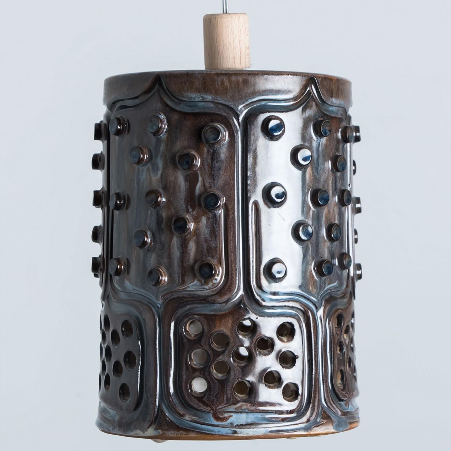 Danese Lampada a sospensione cilindrica in ceramica marrone, Danimarca, 1970 in vendita
