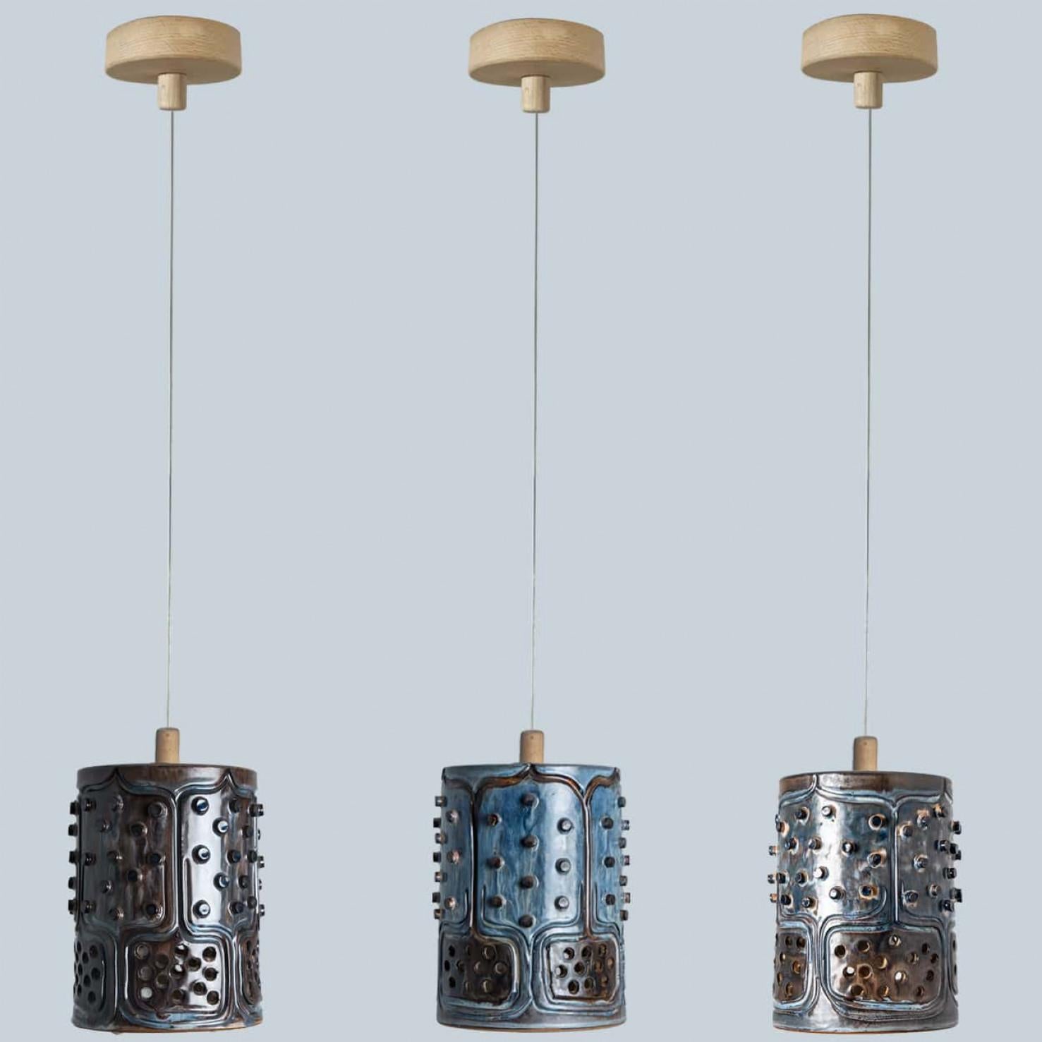 Altro Lampada a sospensione cilindrica in ceramica marrone, Danimarca, 1970 in vendita