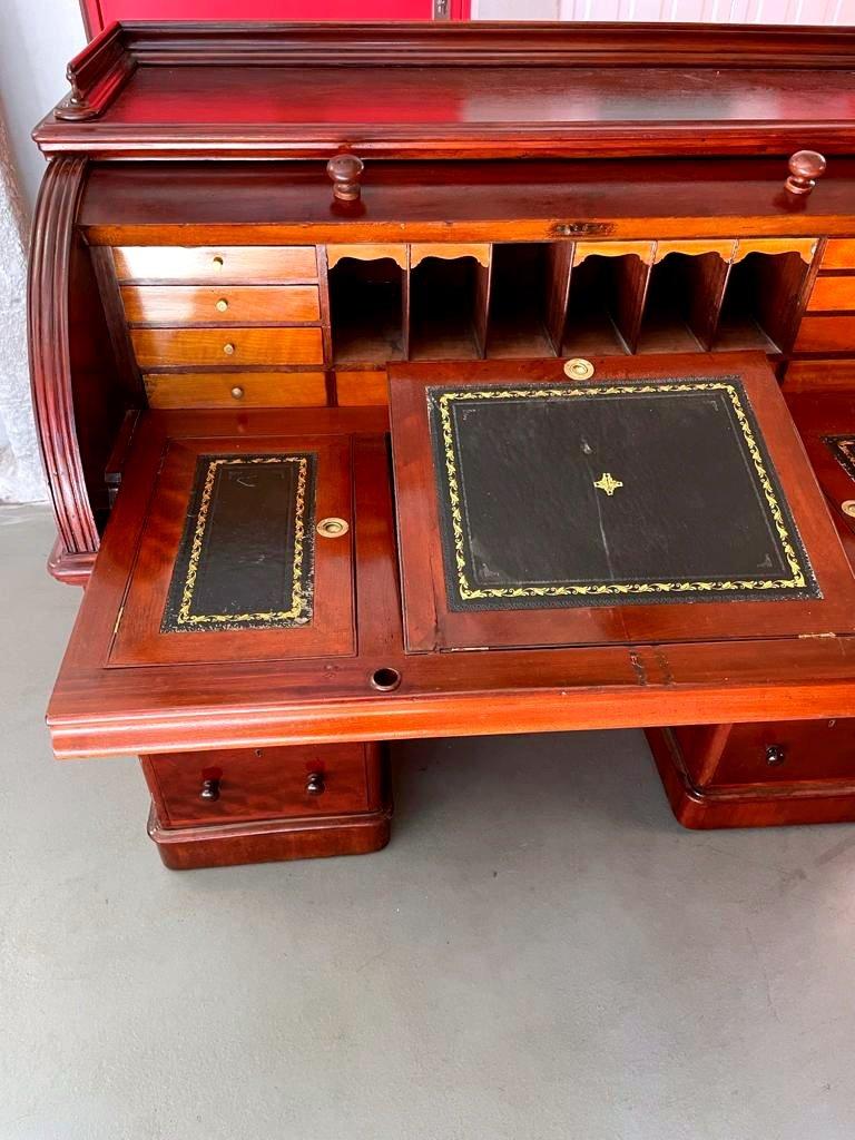 English Cylinder Desk, Victorian Period, Flamed Mahogany, 19th Century For Sale