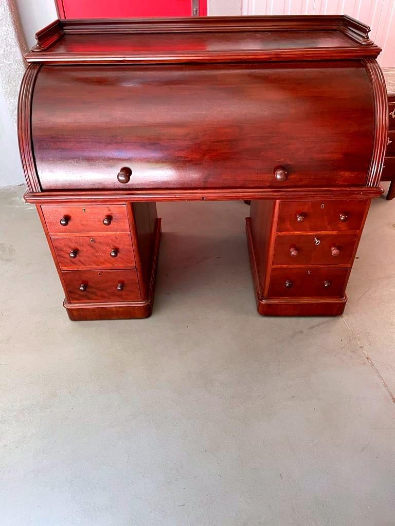 Cylinder Desk, Victorian Period, Flamed Mahogany, 19th Century For Sale 1