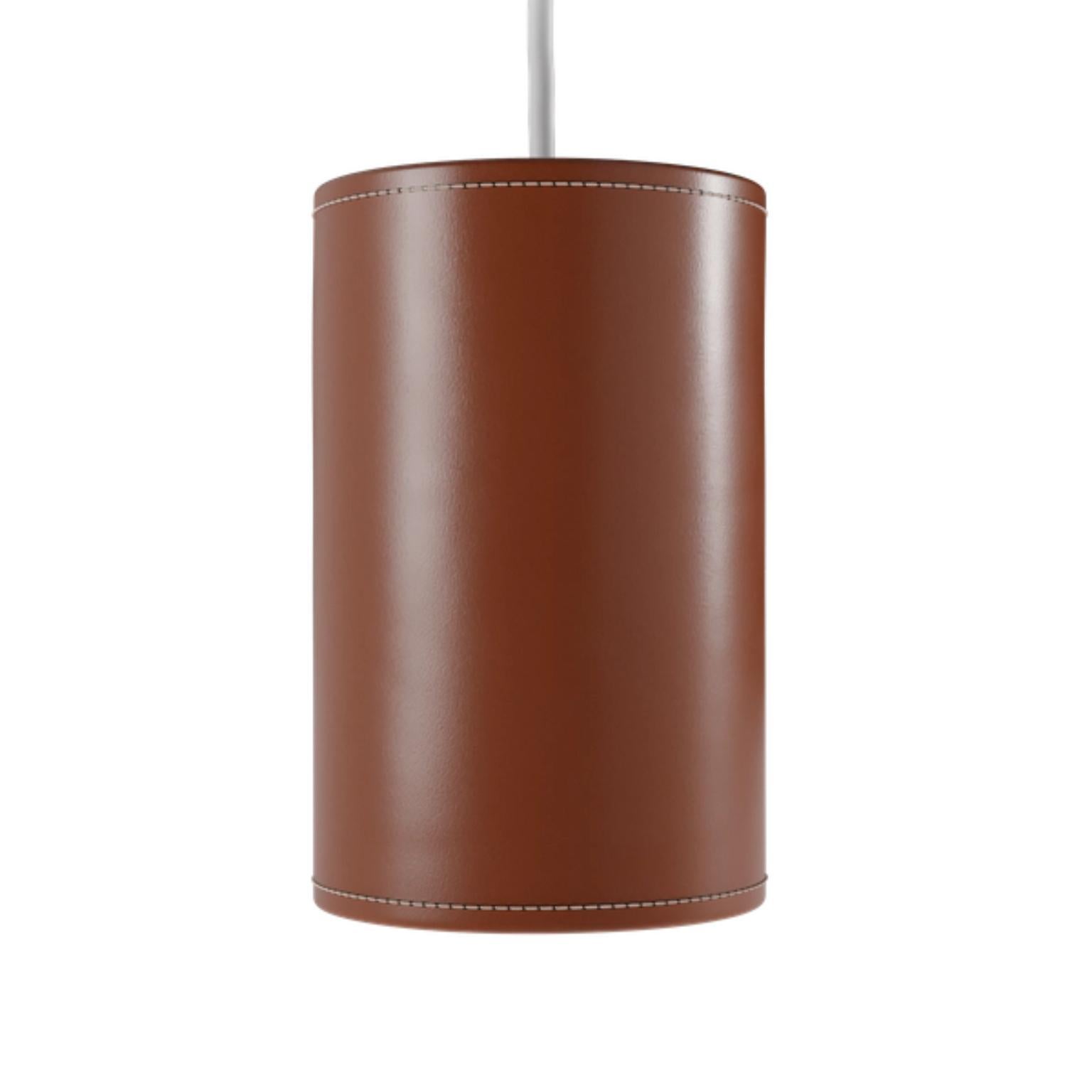 Postmoderne Lampe suspendue cylindrique en cuir par Cuero Design en vente