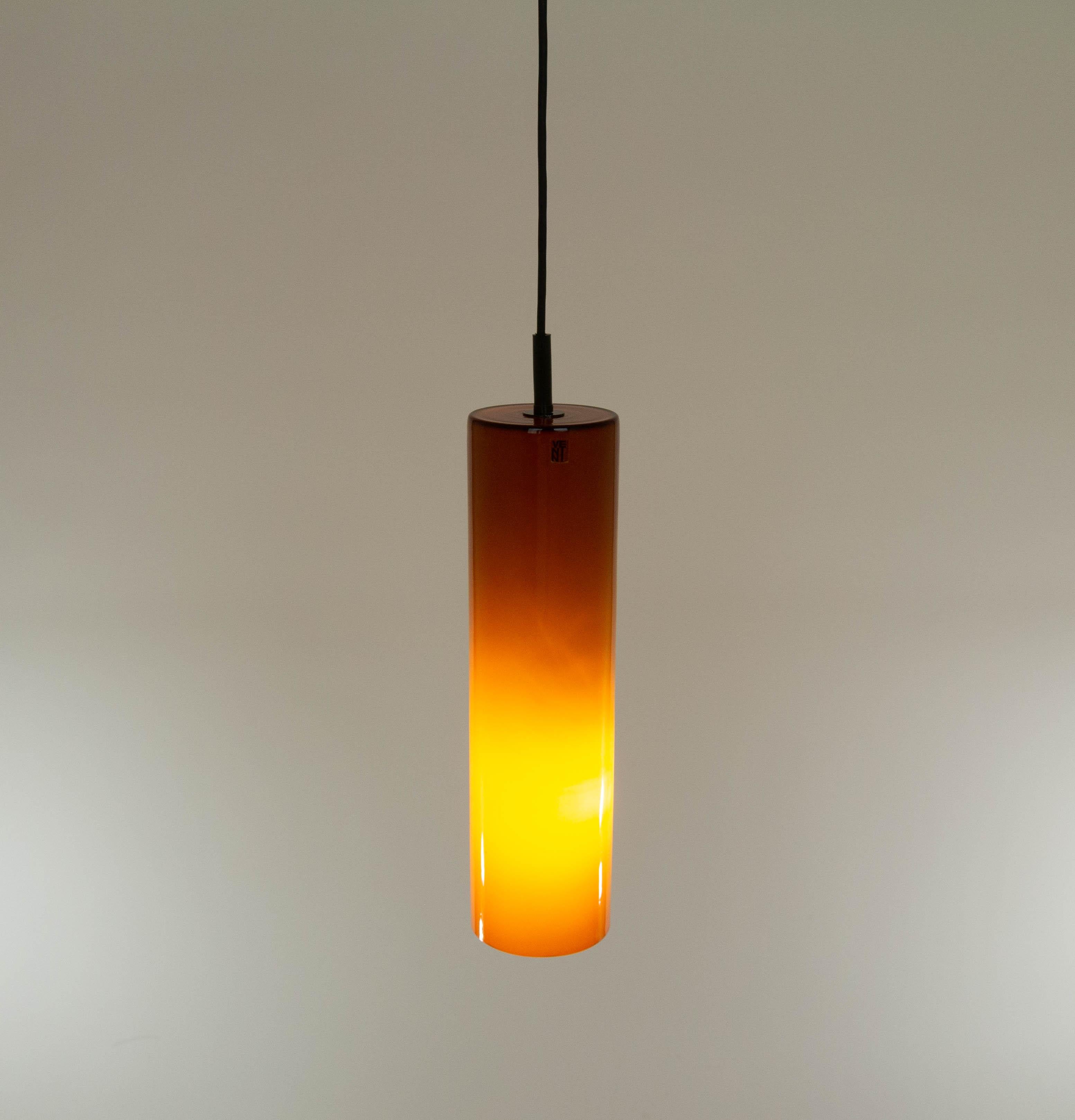 Lampe à suspension en forme de cylindre en verre de Murano ambré de Venini, années 1980 Excellent état - En vente à Rotterdam, NL