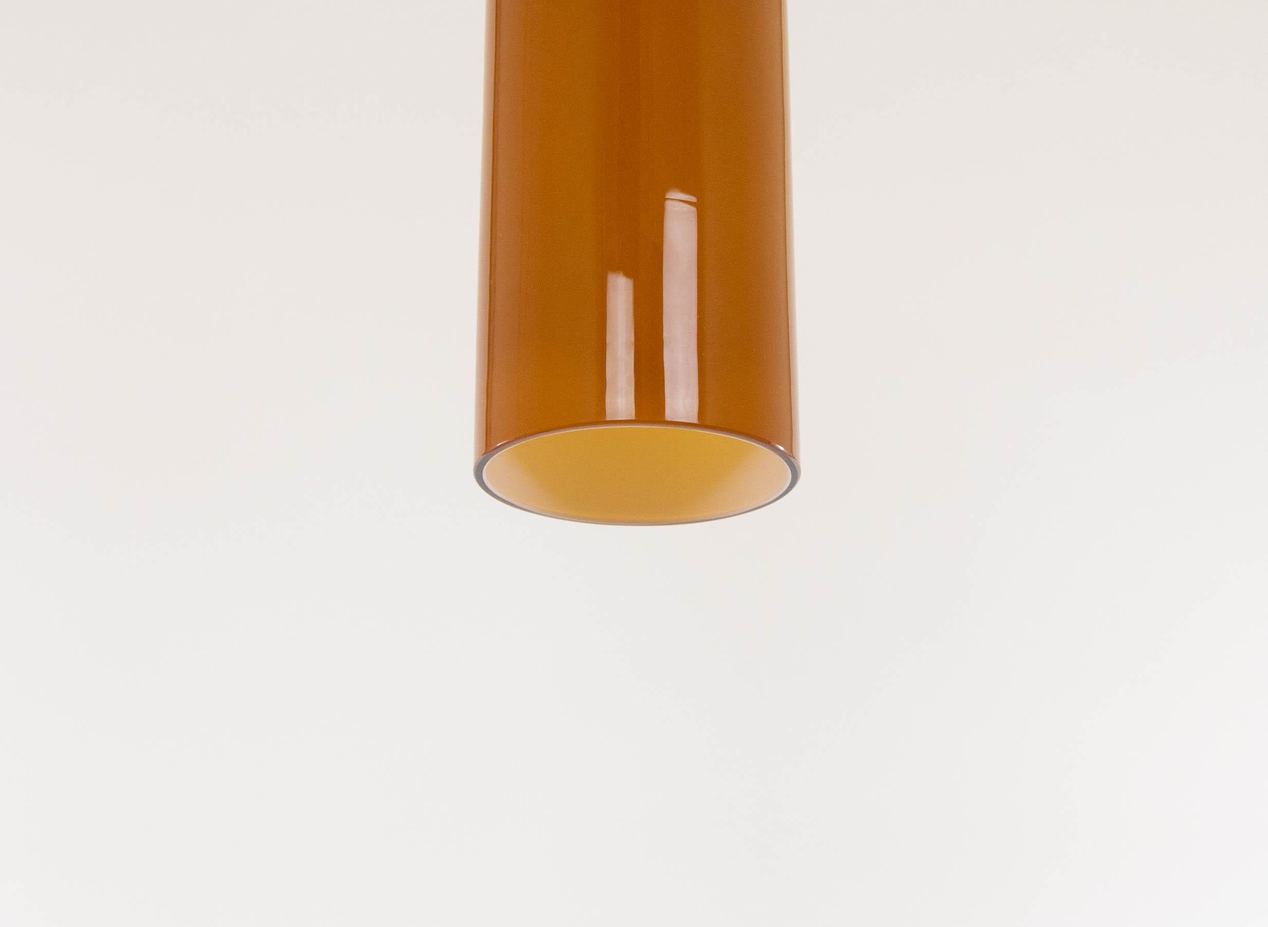 Métal Lampe à suspension en forme de cylindre en verre de Murano ambré de Venini, années 1980 en vente