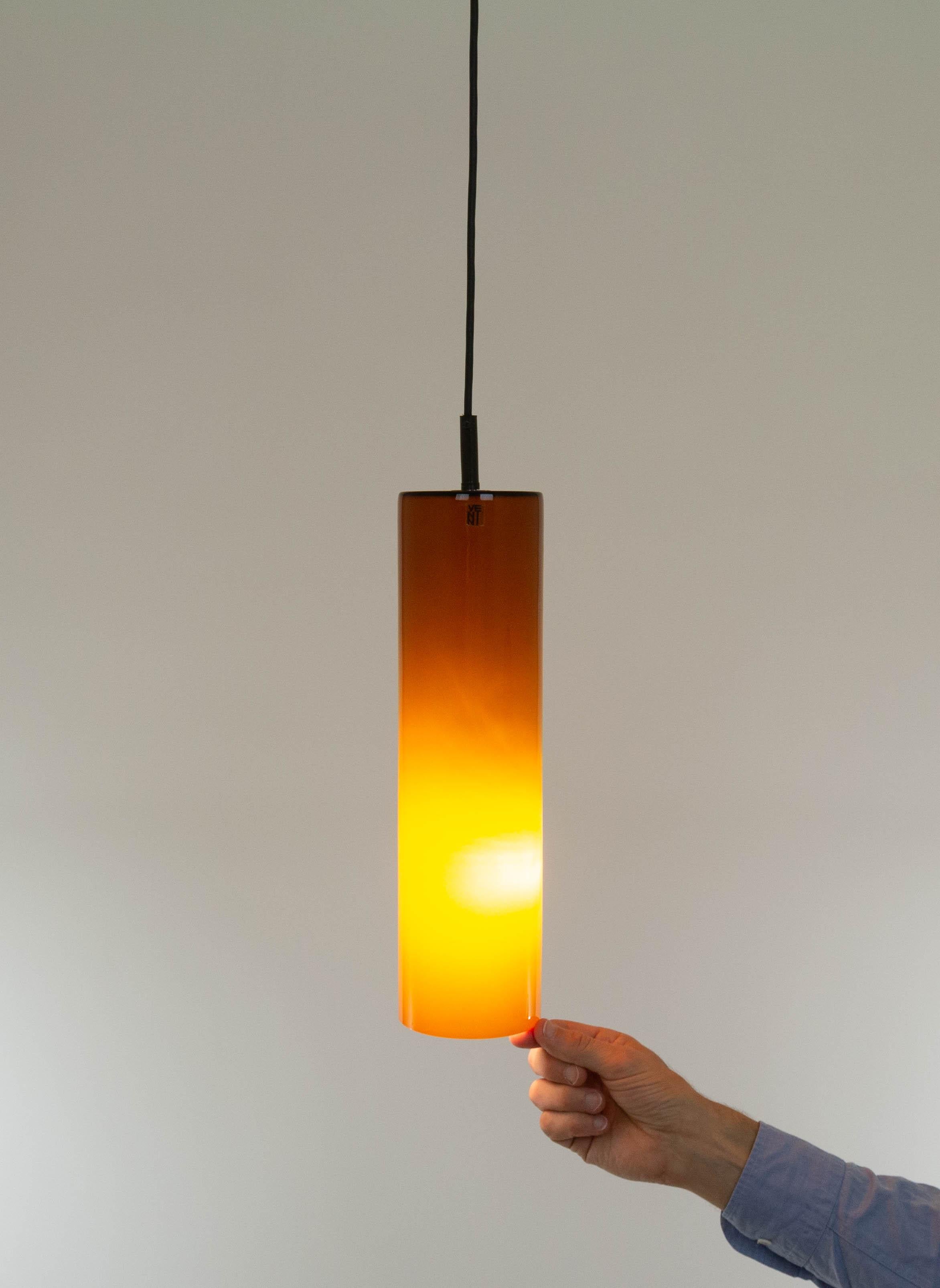 Lampe à suspension en forme de cylindre en verre de Murano ambré de Venini, années 1980 en vente 1