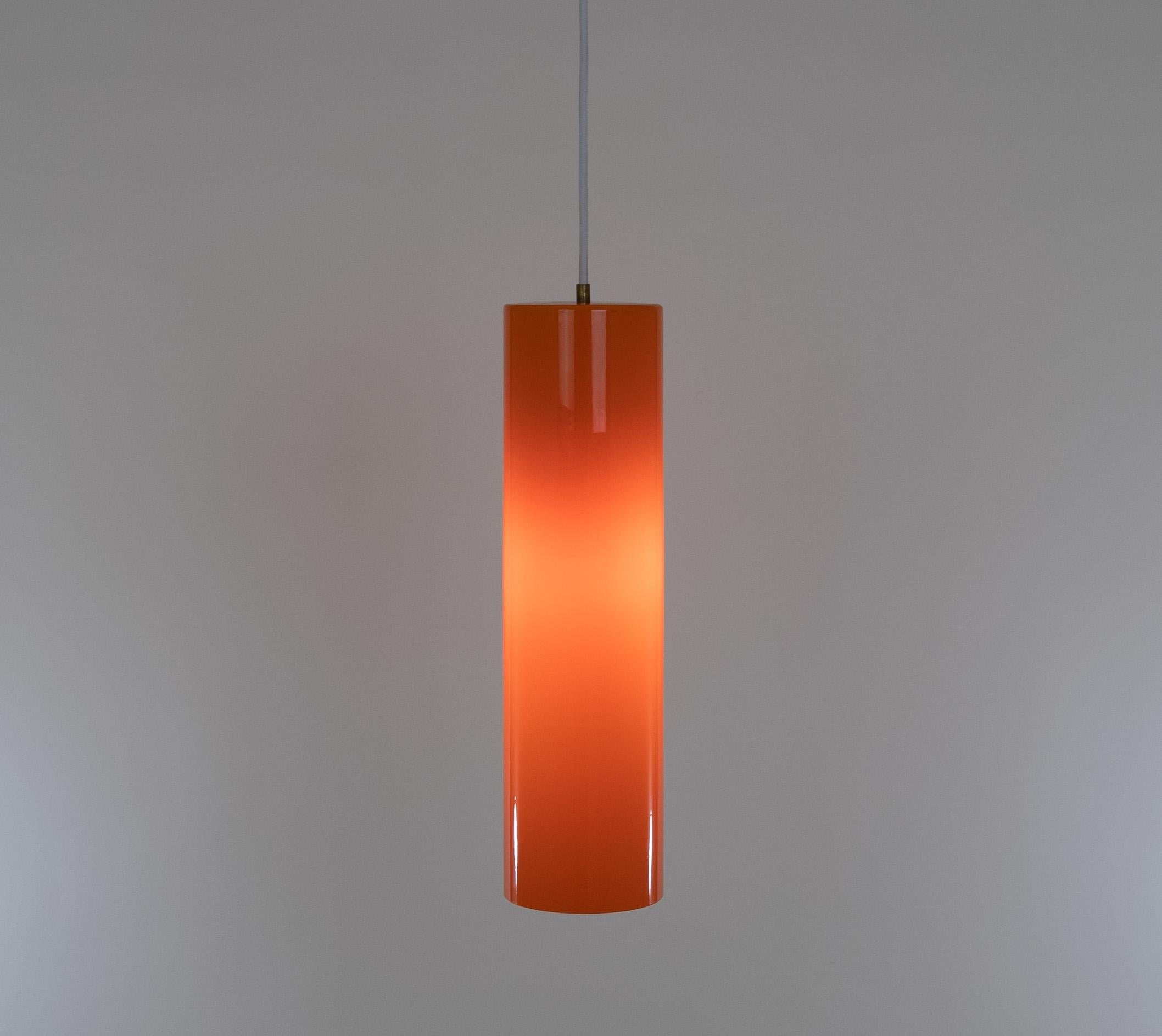 A cylinder shaped orange pendant designed and produced by Murano glass specialist Venini.

This model is designed in the 1950s. The lamp is in very good vintage condition. 