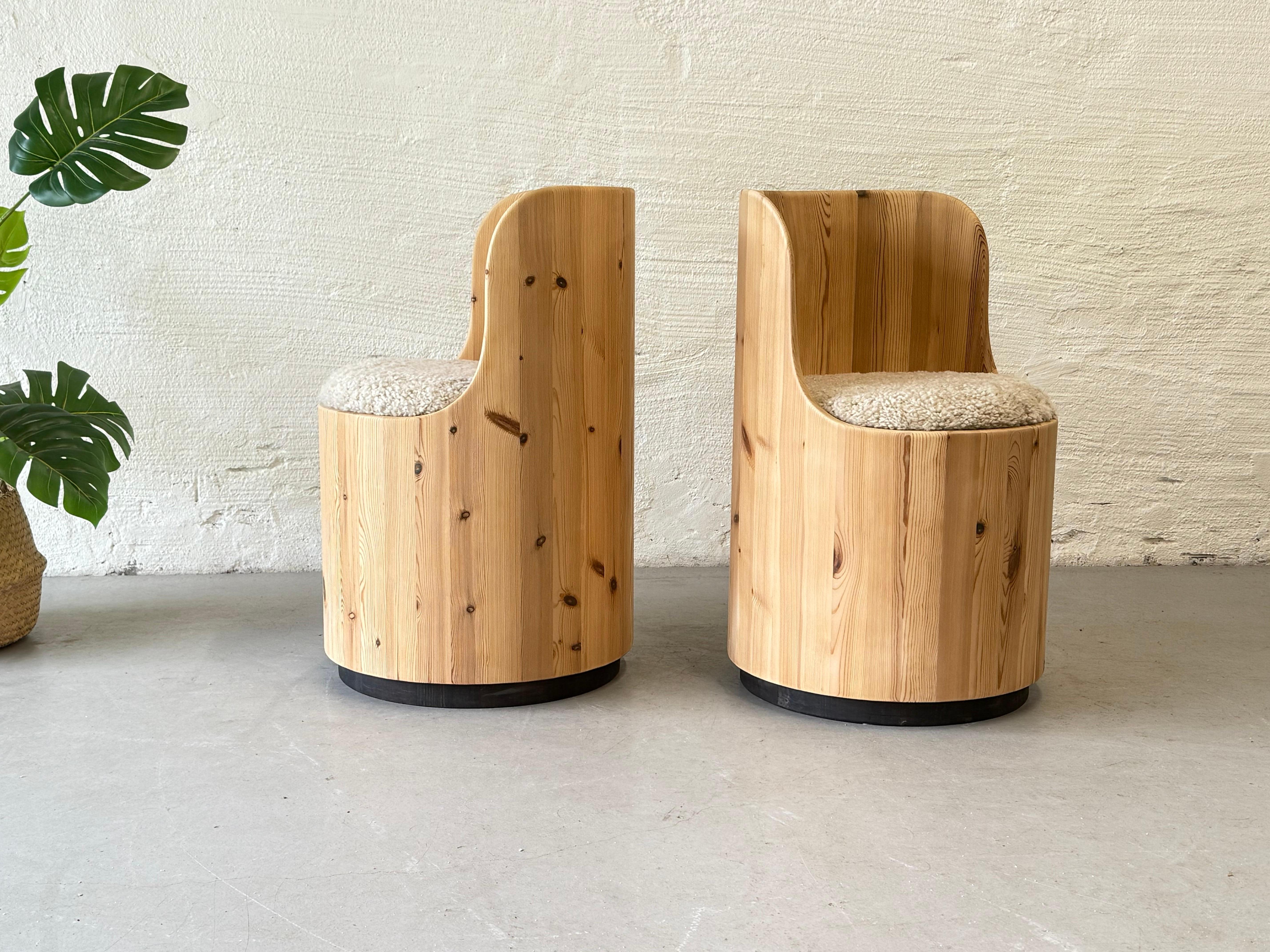 Scandinave moderne Chaises Cylindra de Peter Opsvik en pin massif avec sièges en peau de mouton, Norvège, années 1980 en vente