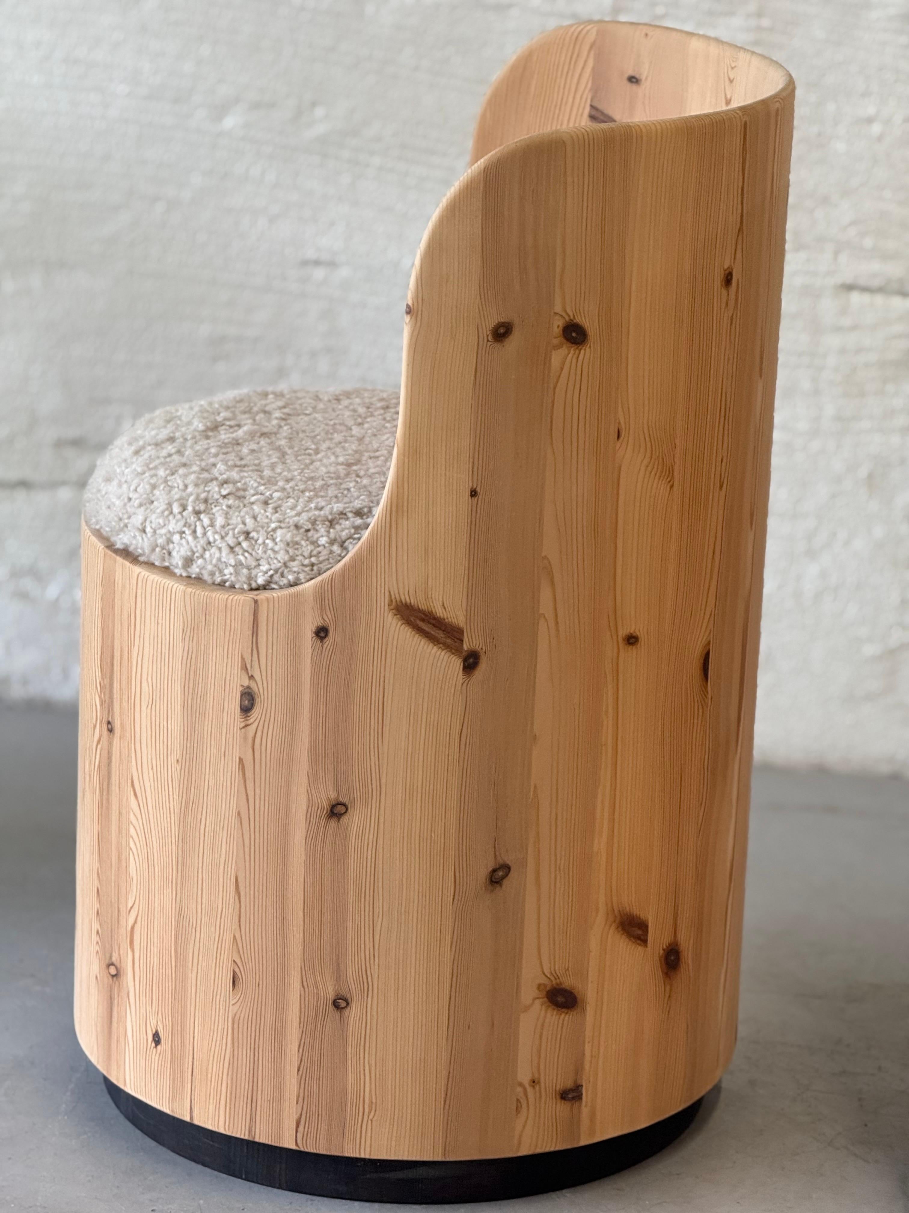 Cuir d'agneau Chaises Cylindra de Peter Opsvik en pin massif avec sièges en peau de mouton, Norvège, années 1980 en vente