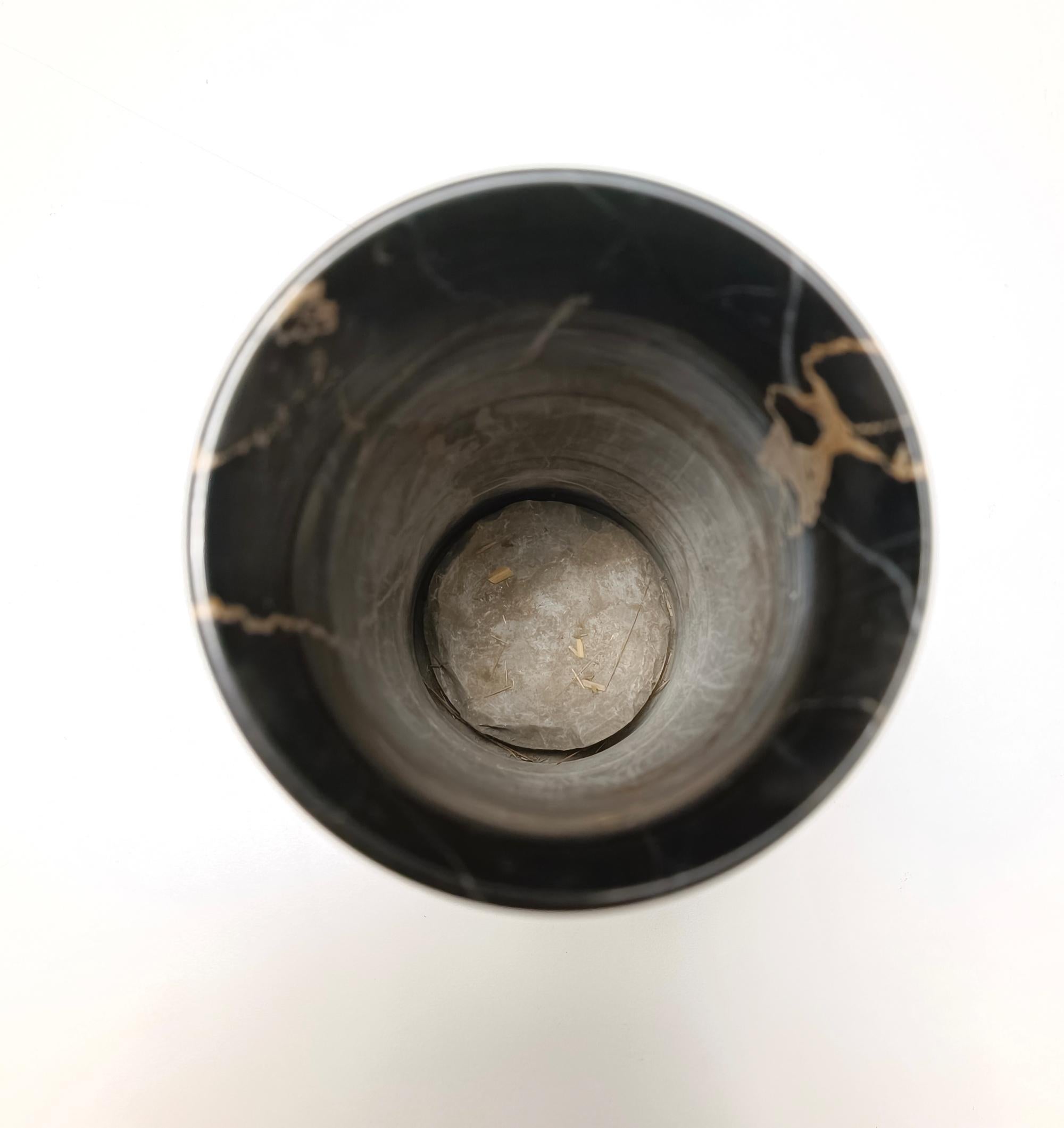 Zylindrische Vase aus schwarzem Portoro-Marmor im Stil von Angelo Mangiarotti, Italien 2