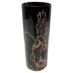 Zylindrische Vase aus schwarzem Portoro-Marmor im Stil von Angelo Mangiarotti, Italien