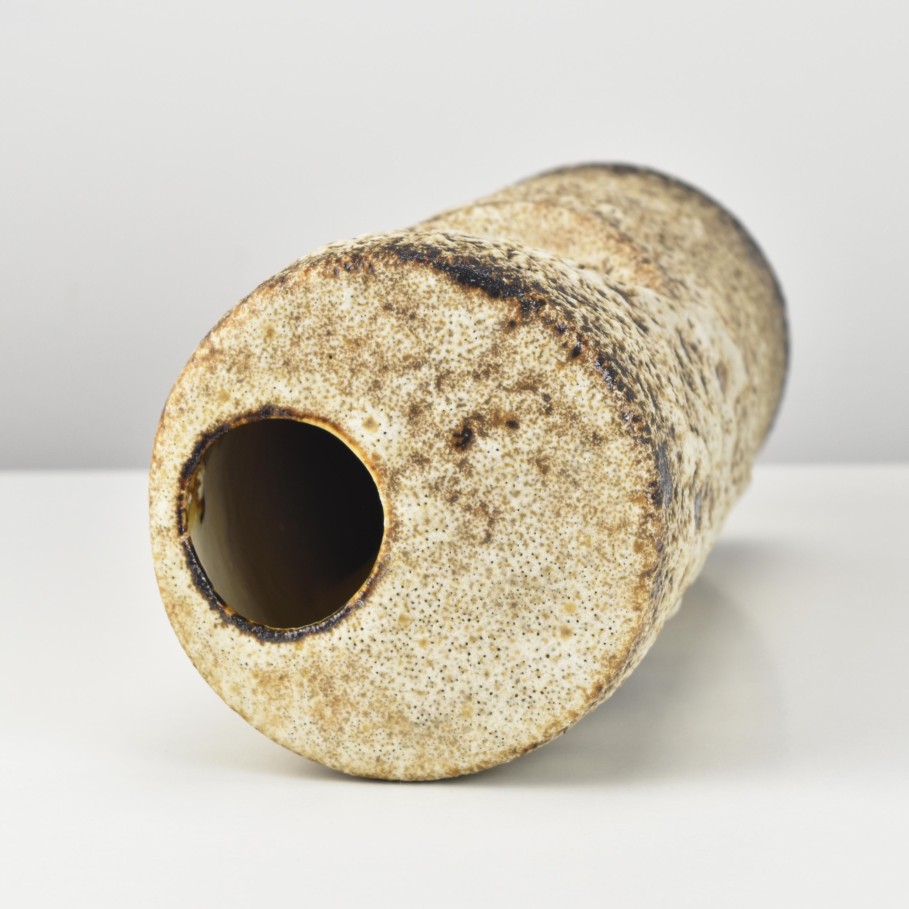 Handgefertigte brutalistische Keramikvase Cylindric Fat Lava Ikebana, Mid-Century Modern (Mitte des 20. Jahrhunderts) im Angebot