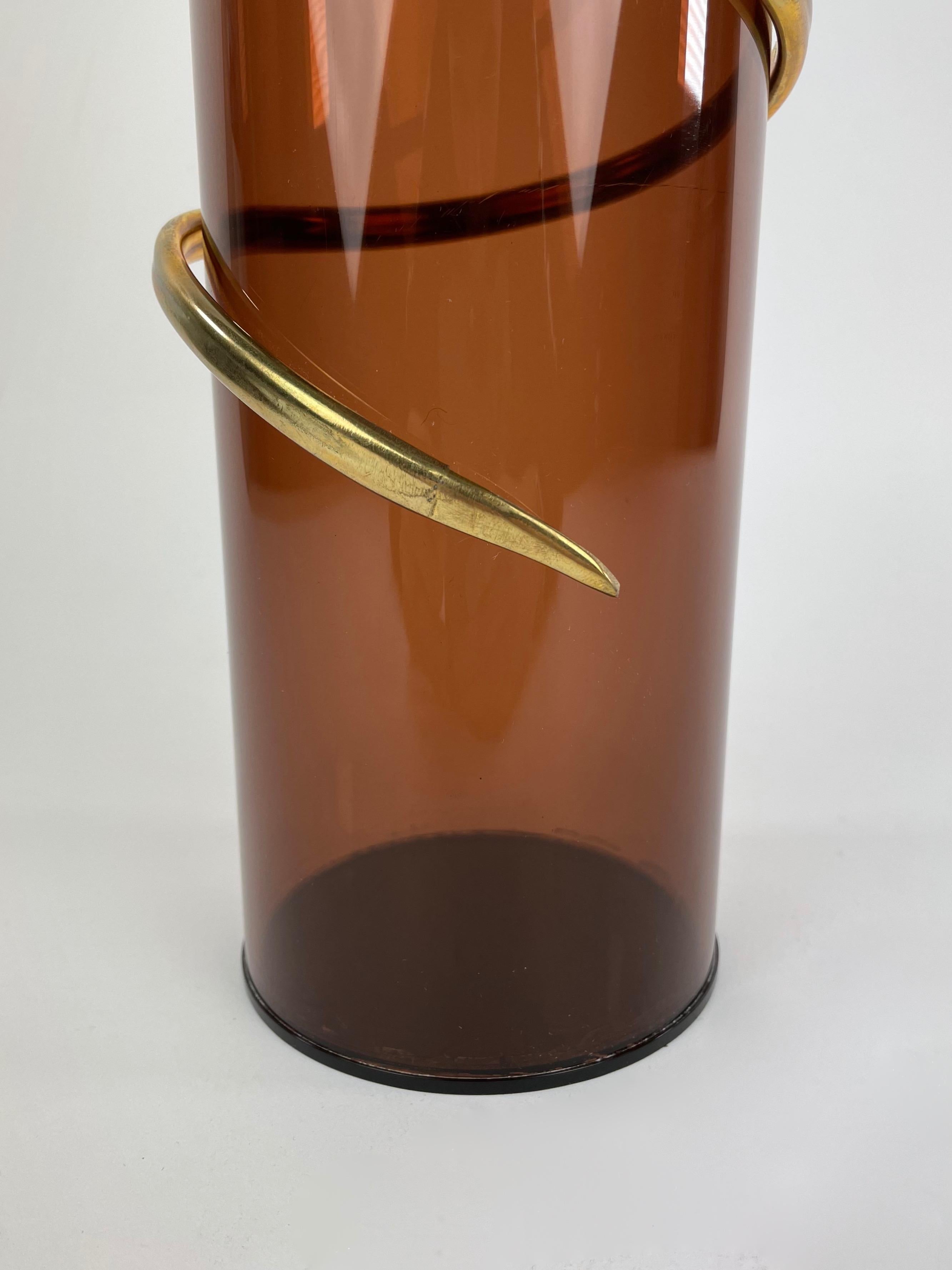 Cylindric Lucite Vase with Twisted Brass Snake, Italy, 1970s In Good Condition For Sale In Rome, IT