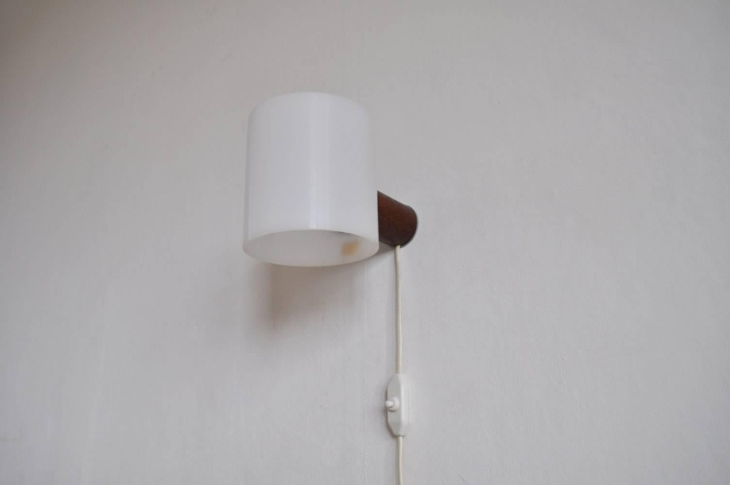 Swedish Cylindric Teak and Acrylate Wall Lamp Designed by Uno & Östen Kristiansson For Sale