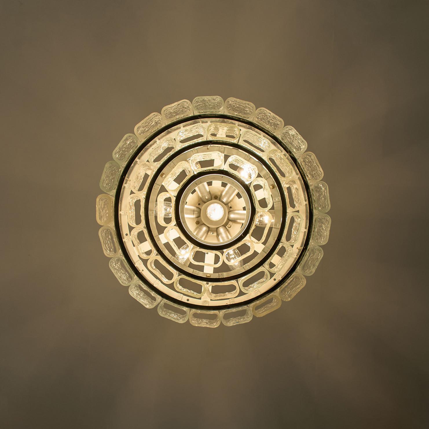 Lampadario cilindrico a 3 livelli in vetro di ghiaccio di Doria Leuchten, anni '60 in vendita 3