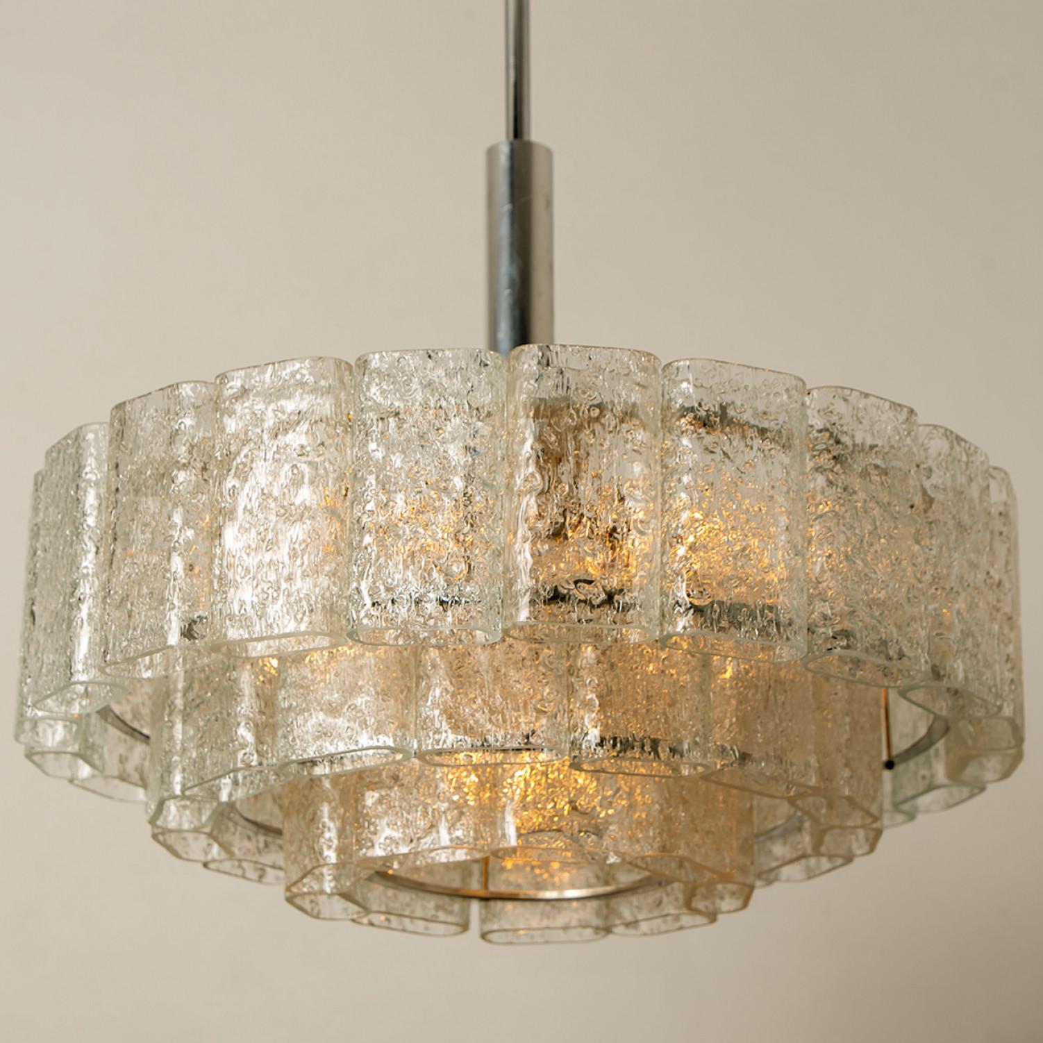 Lampadario cilindrico a 3 livelli in vetro di ghiaccio di Doria Leuchten, anni '60 in vendita 5