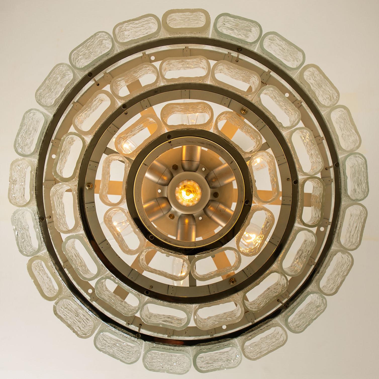Lampadario cilindrico a 3 livelli in vetro di ghiaccio di Doria Leuchten, anni '60 in vendita 6