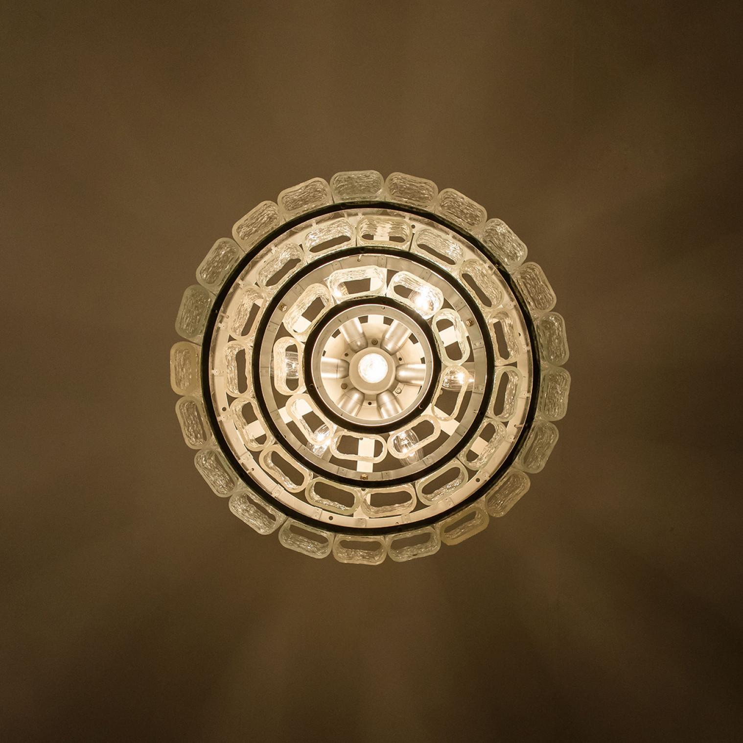 Lampadario cilindrico a 3 livelli in vetro di ghiaccio di Doria Leuchten, anni '60 in vendita 9