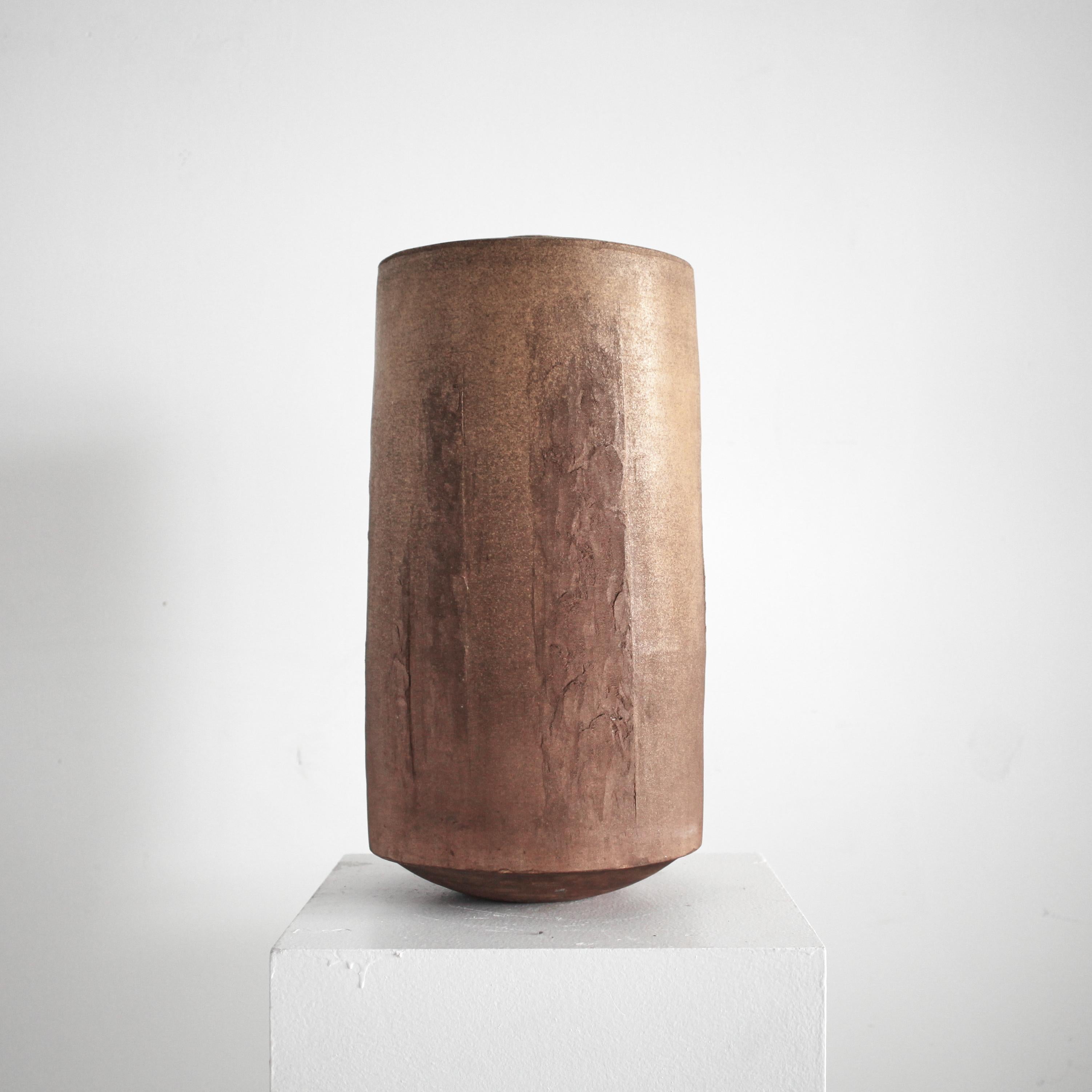Un'insolita ceramica da studio giapponese alta e color terracotta.

Con un prezzo originale di 180.000 Yen giapponesi!!!

Acquistato da uno studio di ceramica chiuso a Nagoya.