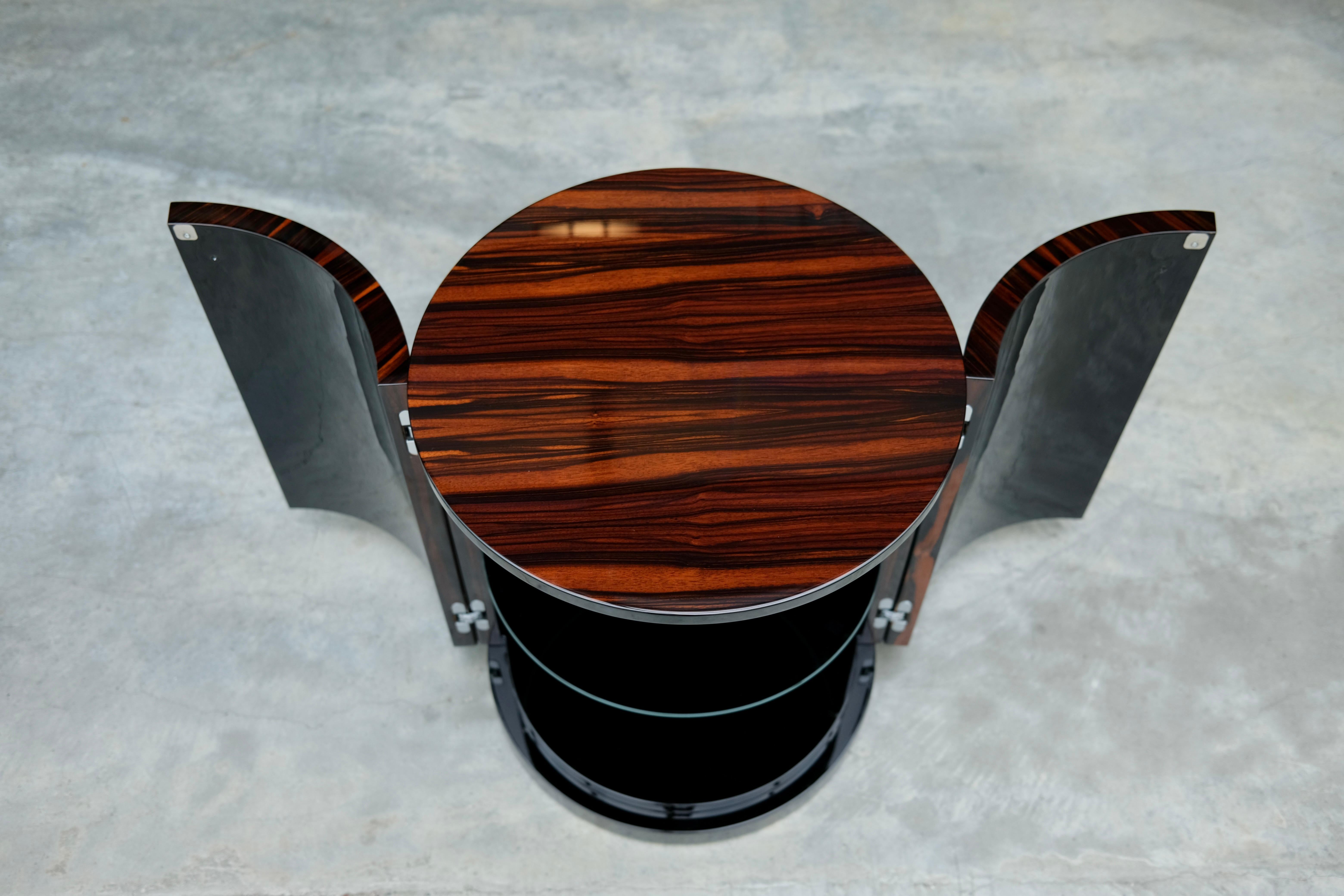 Lacquered Cylindrical Art Deco Style Side Table in Macassar Wood and Customizable Size For Sale