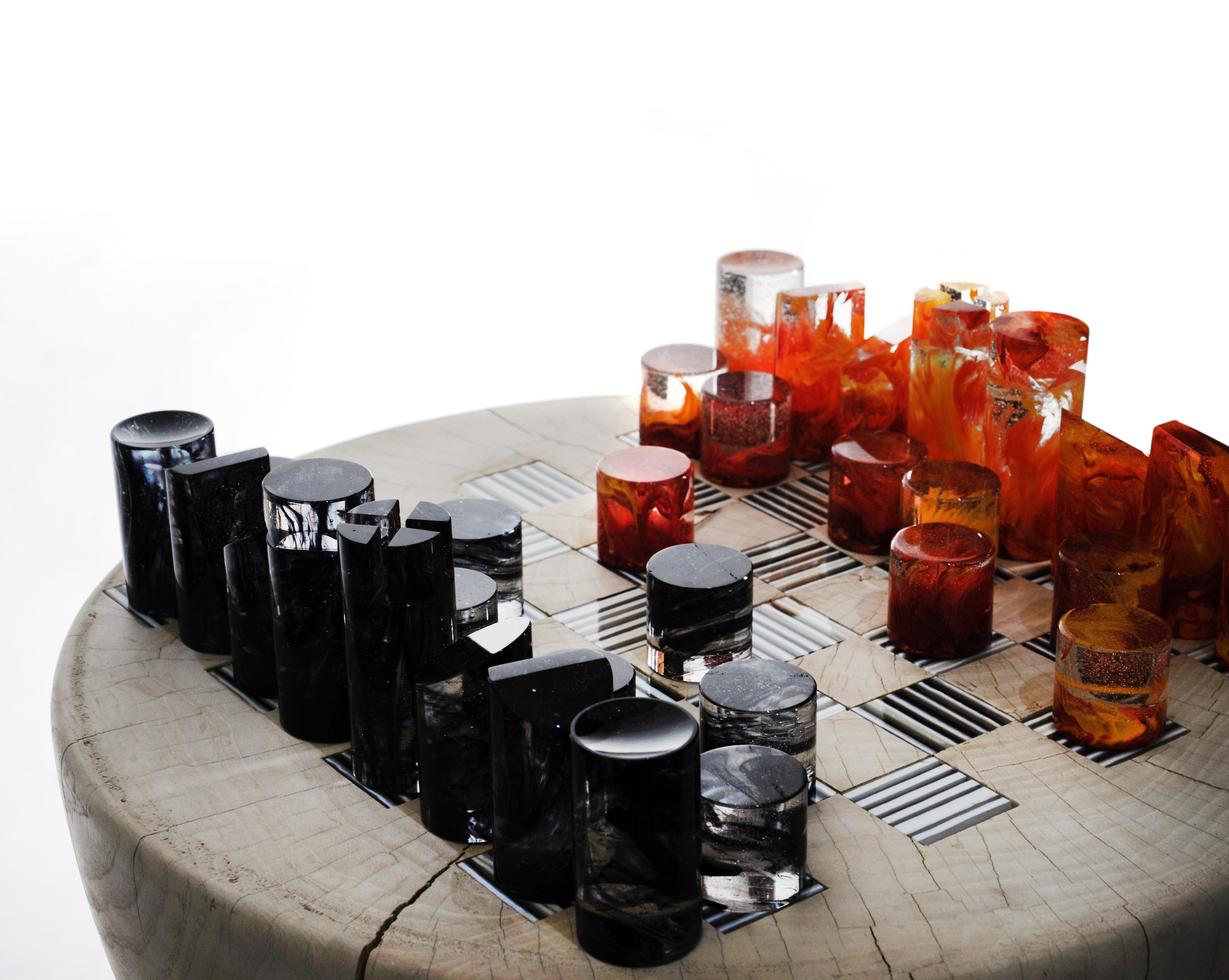 Blanchi Table d'échecs cylindrique en verre d'art et bois latté en vente