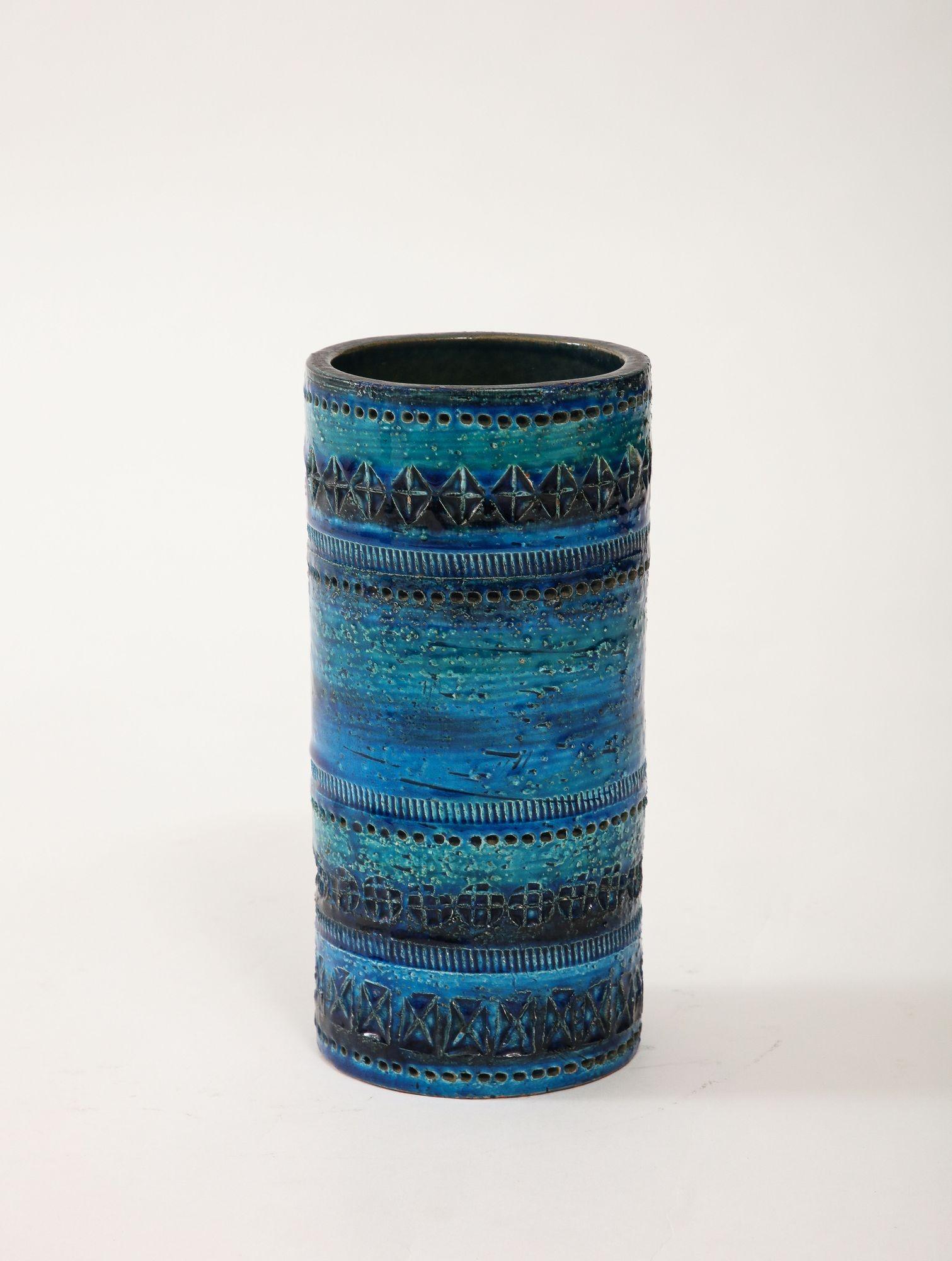 Cylindrical Ceramic Bitossi Vase Italy. Circa 1960. In Good Condition For Sale In South Salem, NY