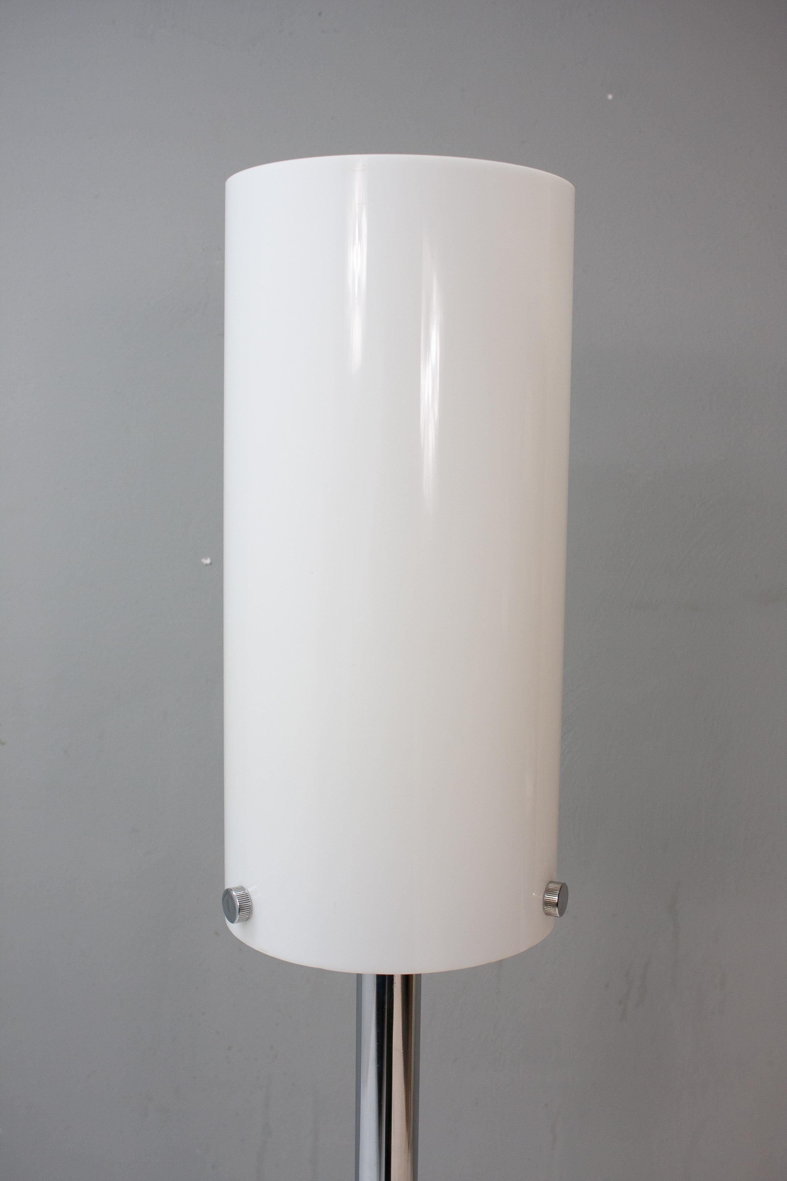 Cylindrical Chrome and Perspex Floor Lamp In Good Condition In Den Haag, NL
