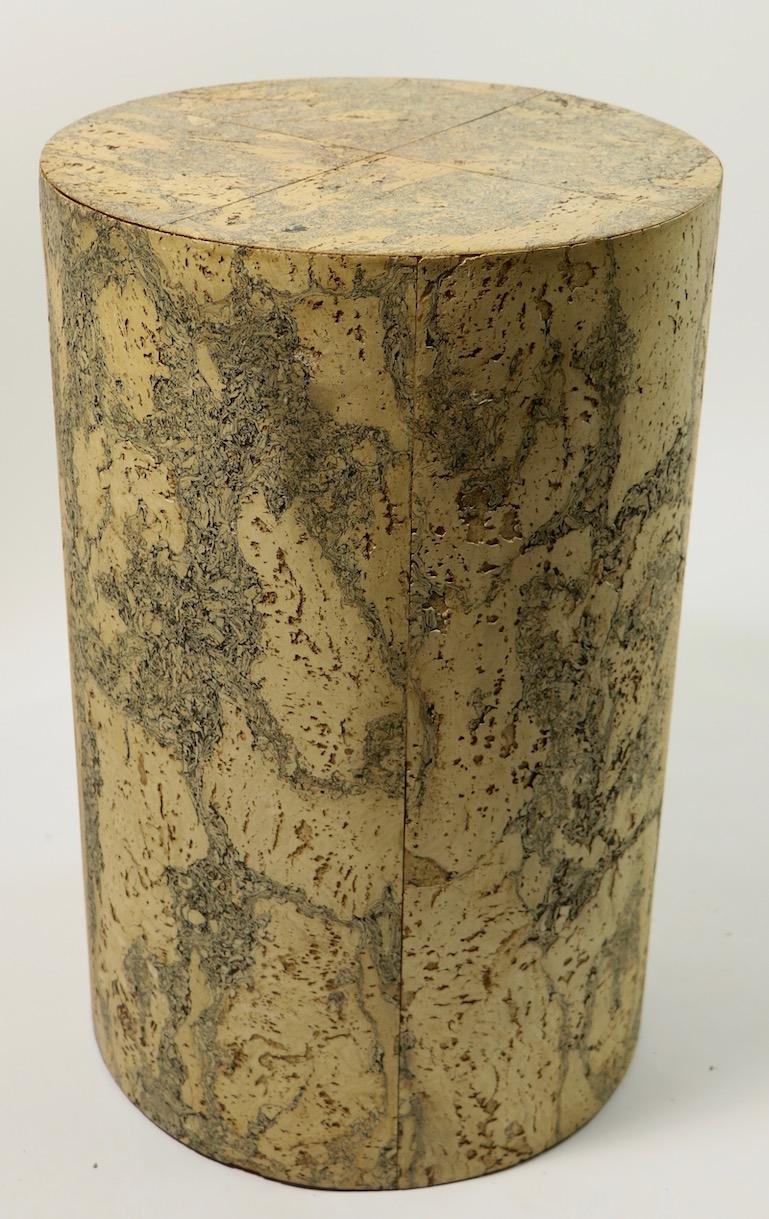 Mid-Century Modern Piédestal cylindrique en placage de liège en vente