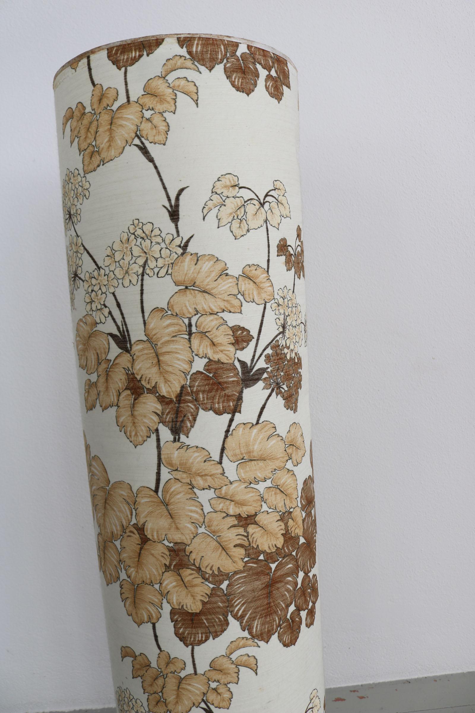 Cylindrical Floor Lamp from the 70s For Sale 1