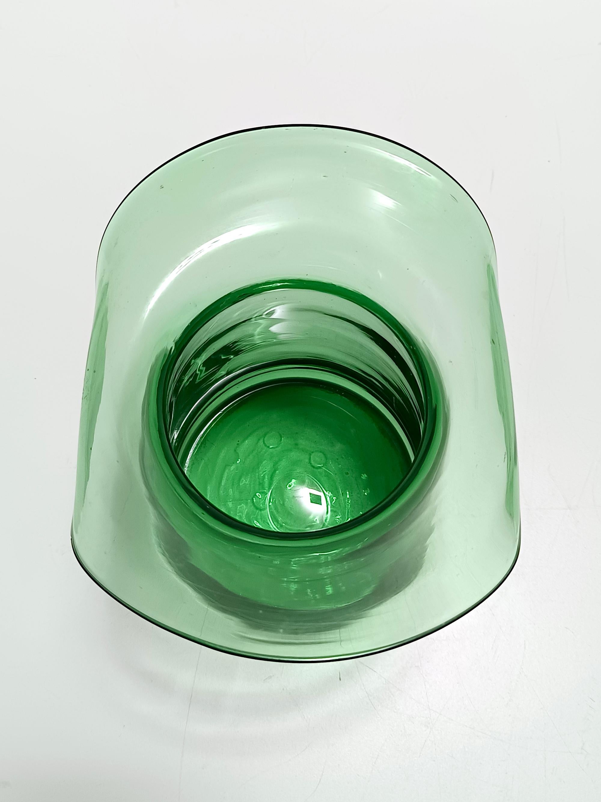 Cylindrical Green Hand-Blown Glass Vase, Empoli, Italy For Sale 4
