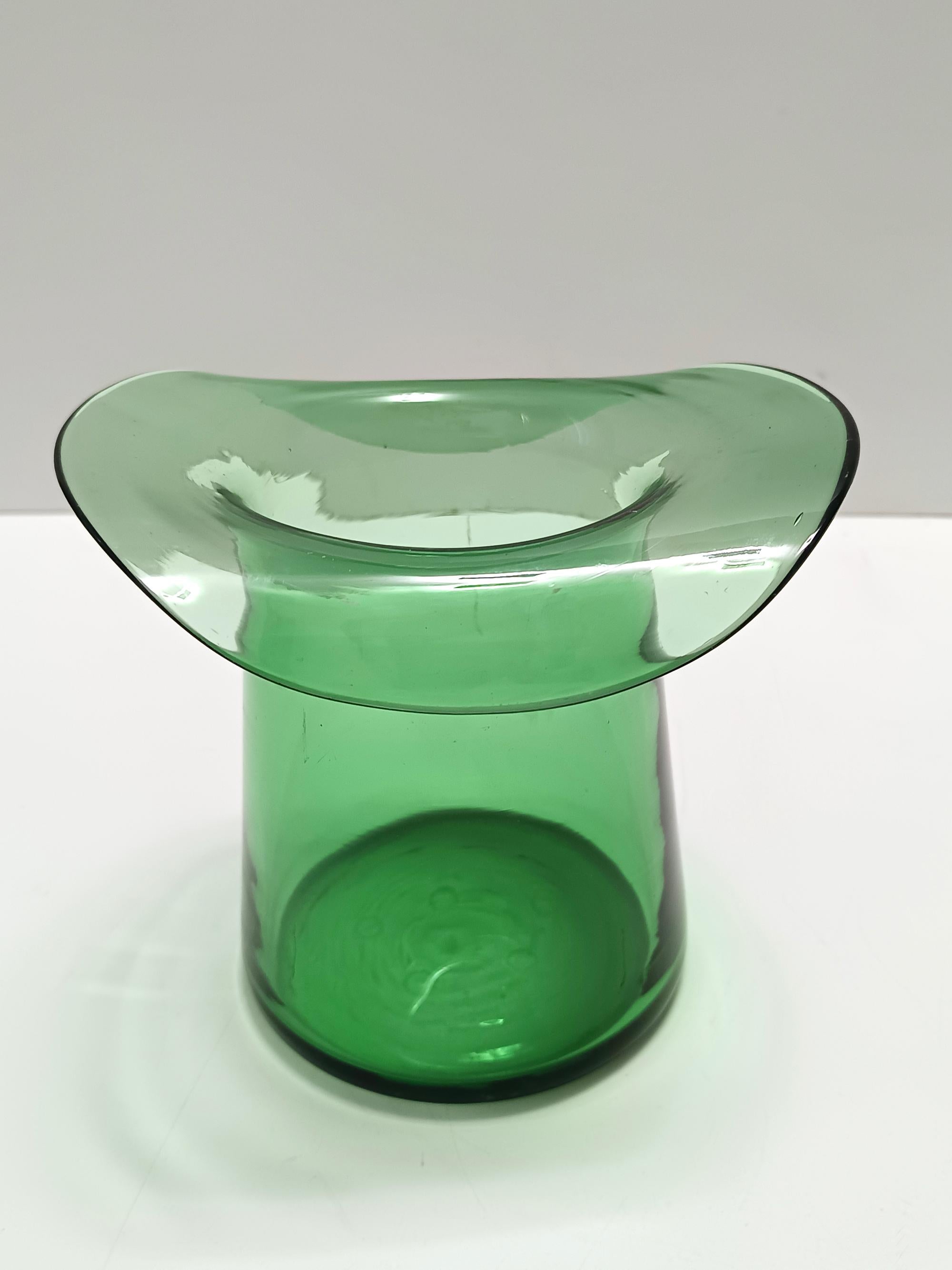 Italian Cylindrical Green Hand-Blown Glass Vase, Empoli, Italy For Sale