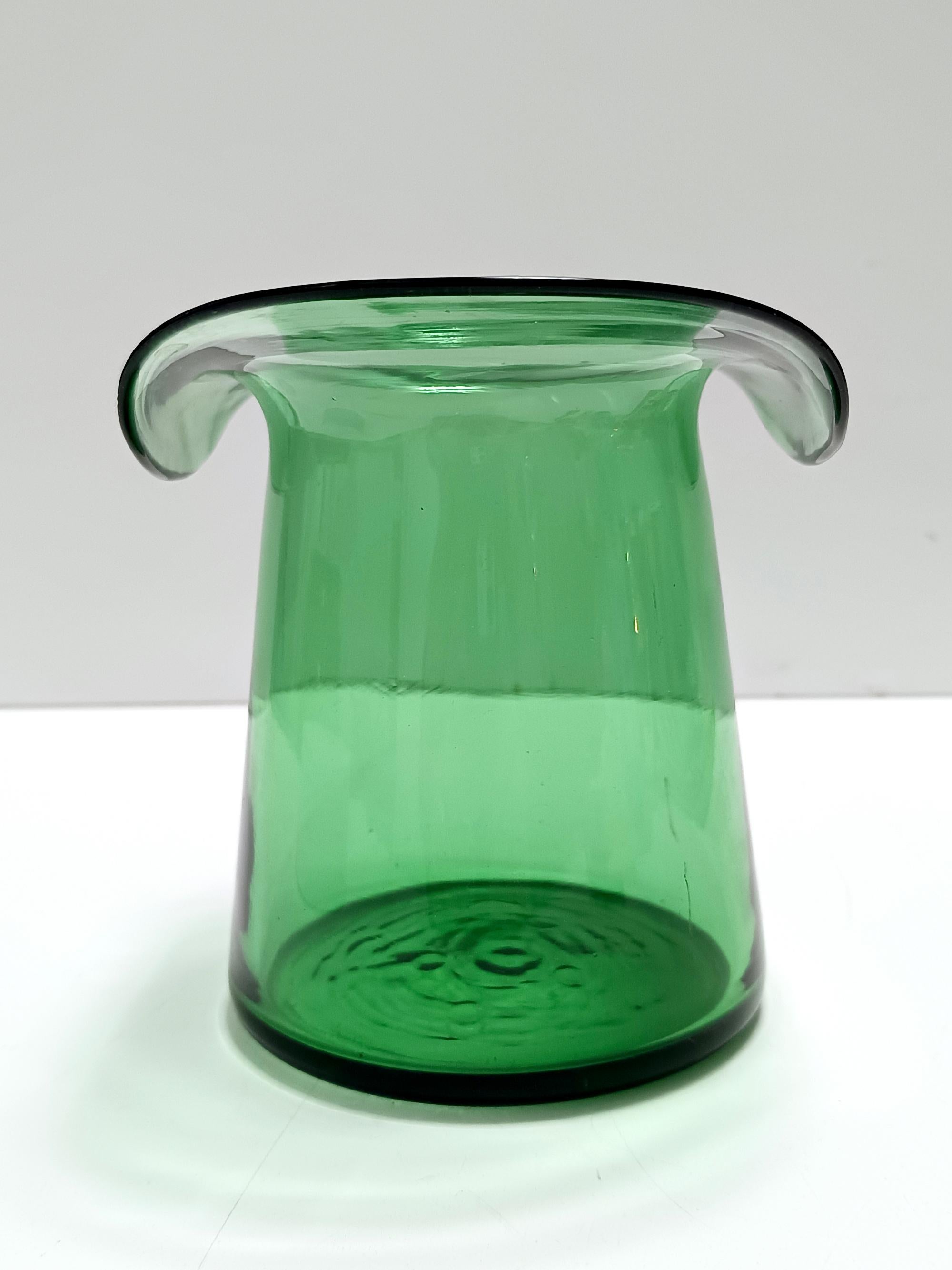 Cylindrical Green Hand-Blown Glass Vase, Empoli, Italy For Sale 1