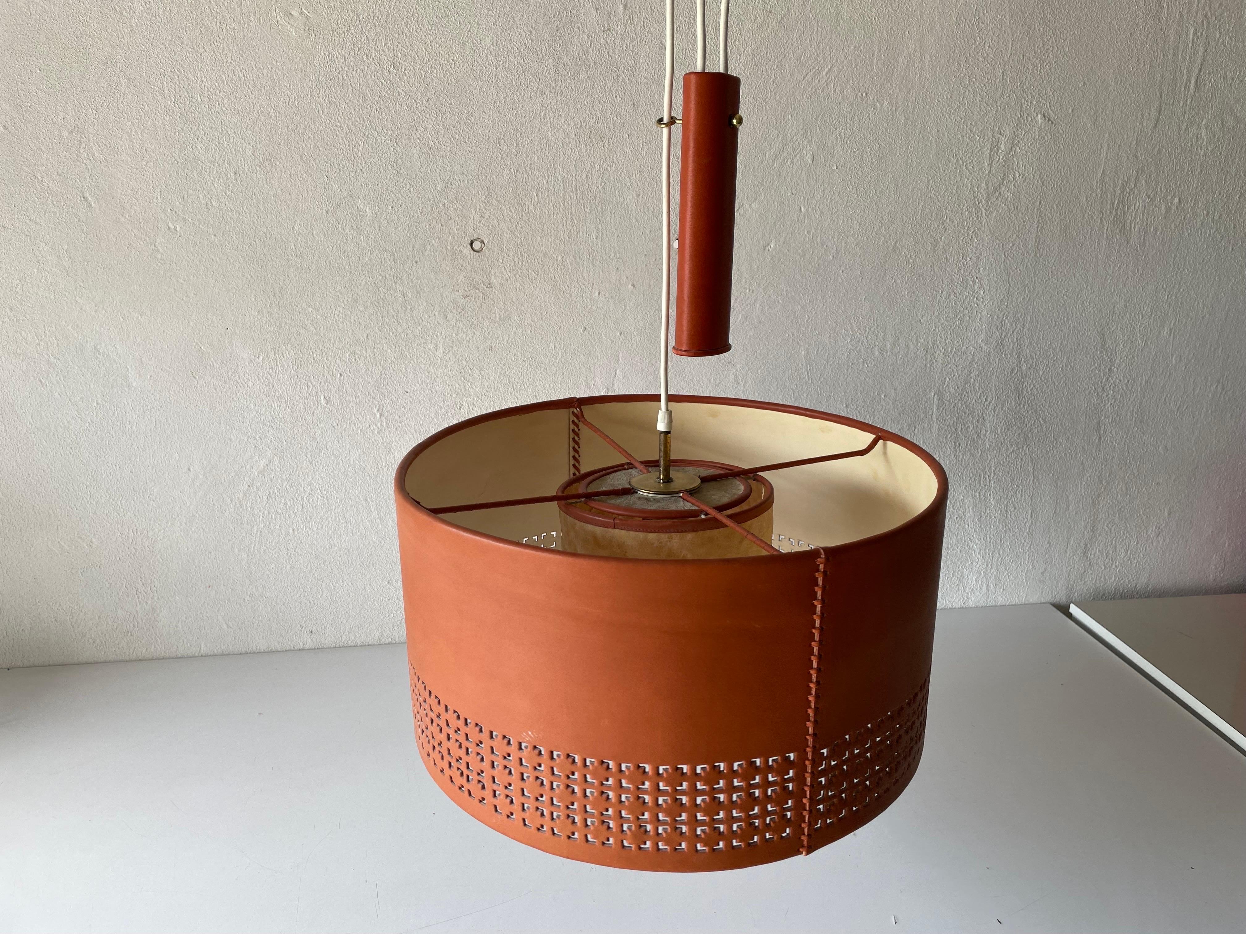 Cylindrical leather shade with Motifs Counterweight pendant lamp, 1960s, Germany

Minimalist and rare design. 

Lampshade is in good condition and clean. 
This lamp works with E27 light bulb. 
Max 100W Wired and suitable to use with 220V and