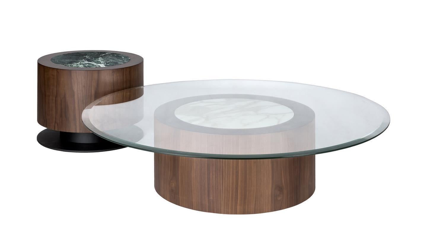 Moderne Ensemble de 4 tables basses cylindriques en bois ou en laque. en vente