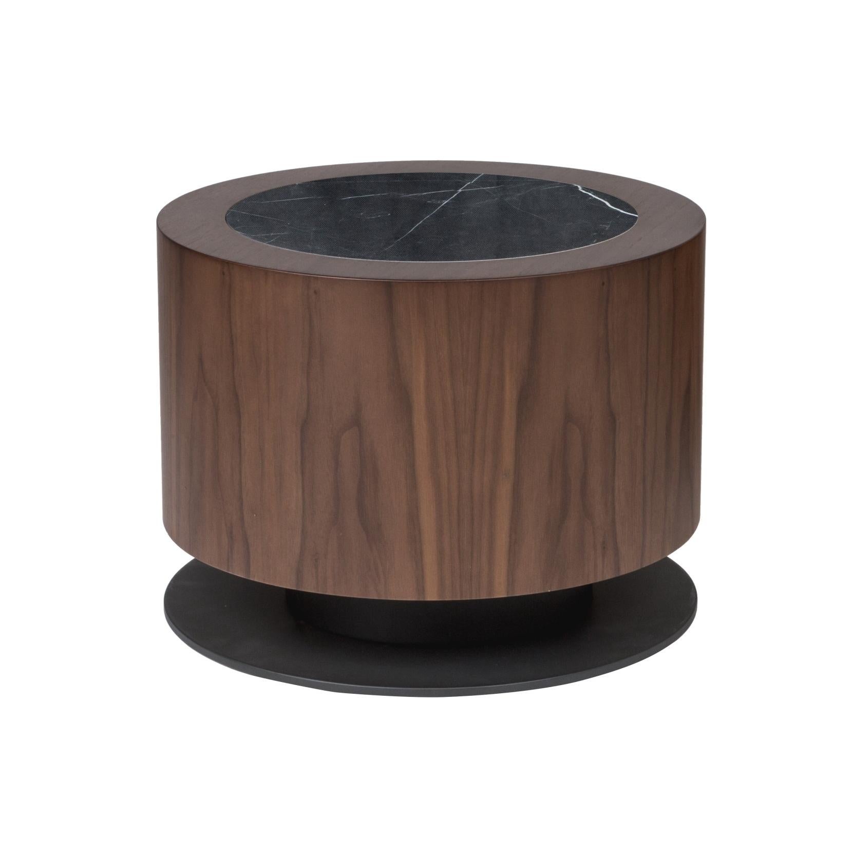 Ensemble de 4 tables basses cylindriques en bois ou en laque. en vente 1