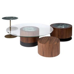 Ensemble de 4 tables basses cylindriques en bois ou en laque.