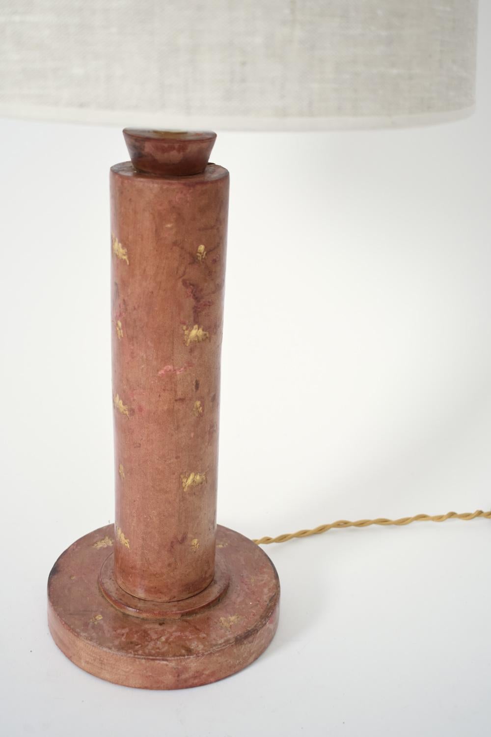 Cylindrical red leather covered lamp, 1940s In Excellent Condition For Sale In Lisboa, PT