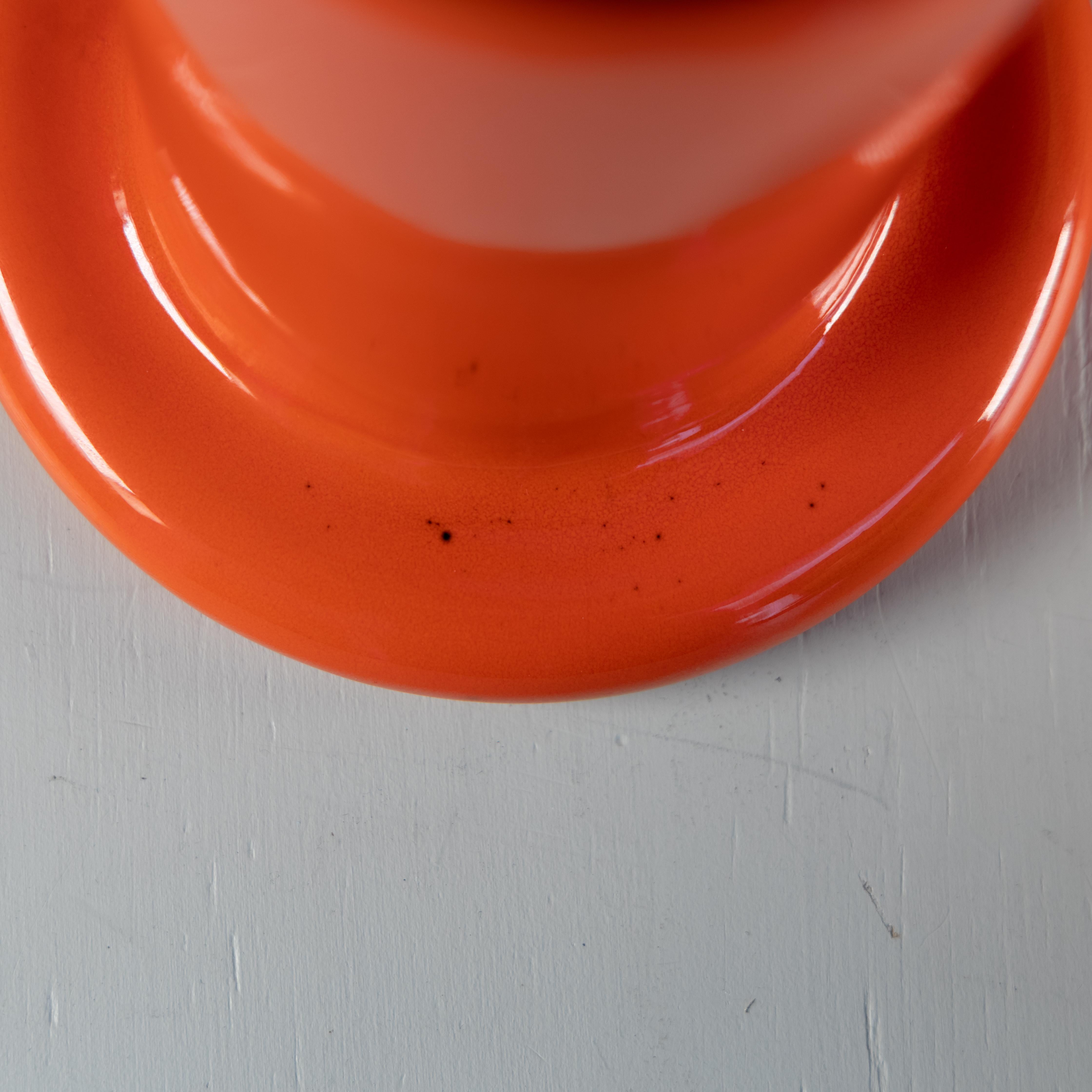 Italiano Cylindrical vase and countersunk base in orange ceramic 1970 in vendita