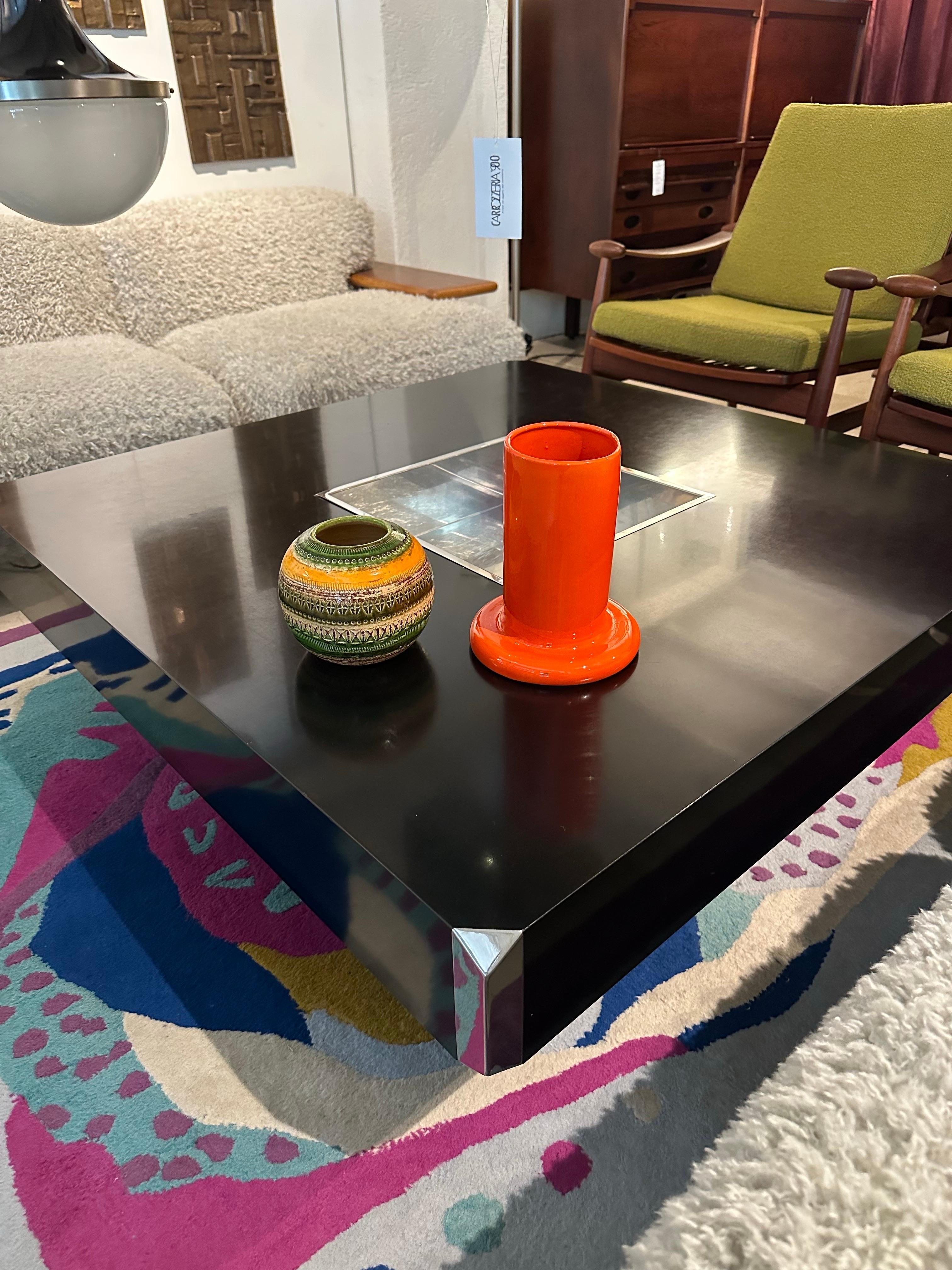 Cylindrical vase and countersunk base in orange ceramic 1970 In condizioni buone in vendita a Milano, Lombardia