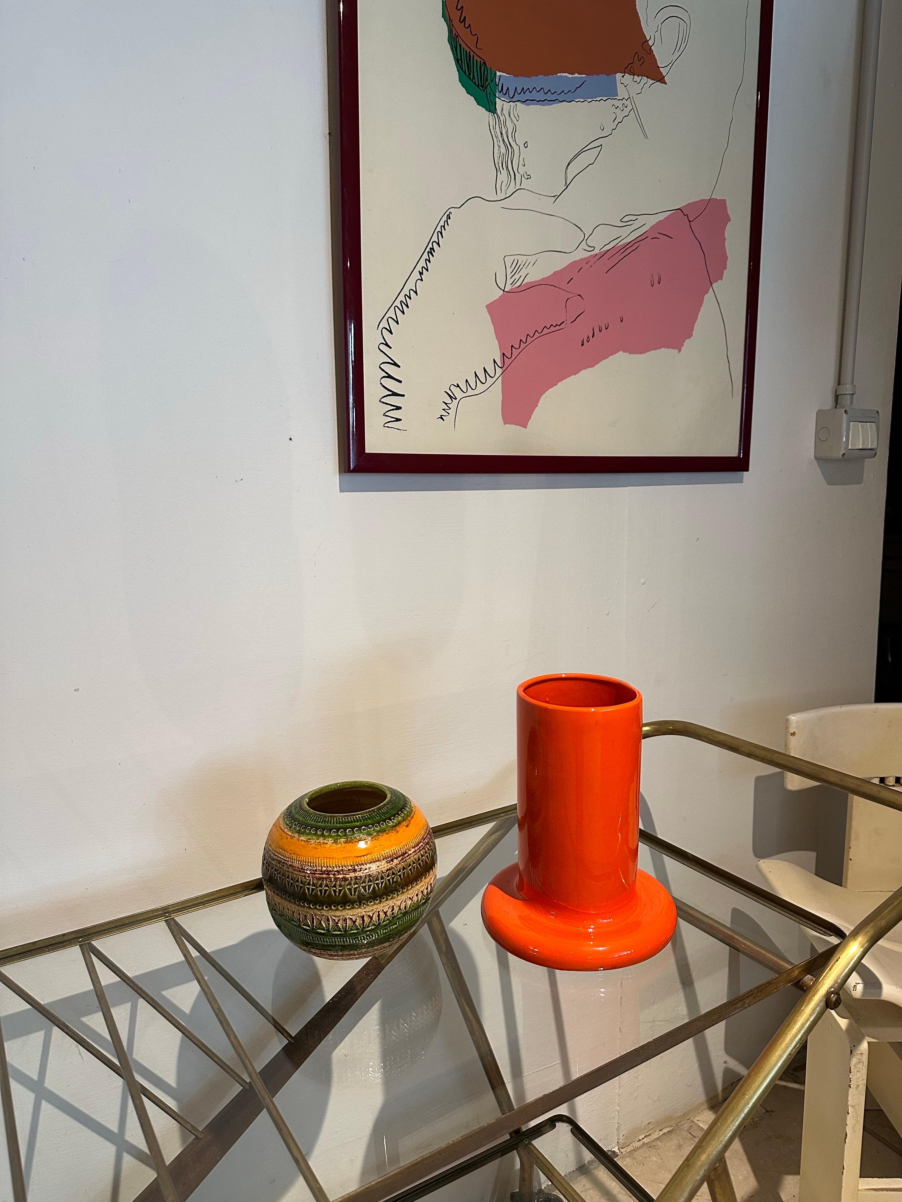Fine XX secolo Cylindrical vase and countersunk base in orange ceramic 1970 in vendita
