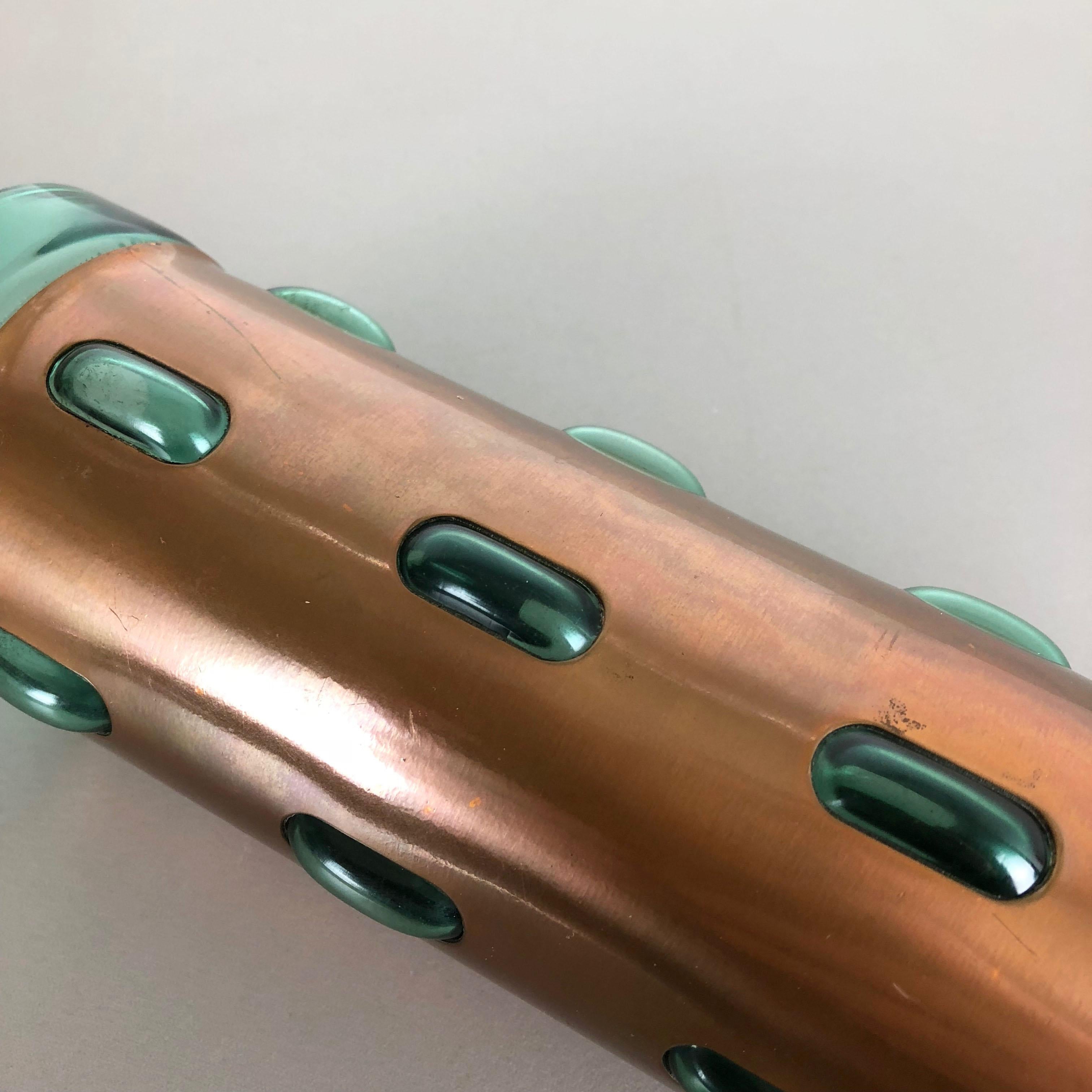 Cylindrical Vase in Green Glass and Copper by Nanny Still for RAAK, 1970s For Sale 4