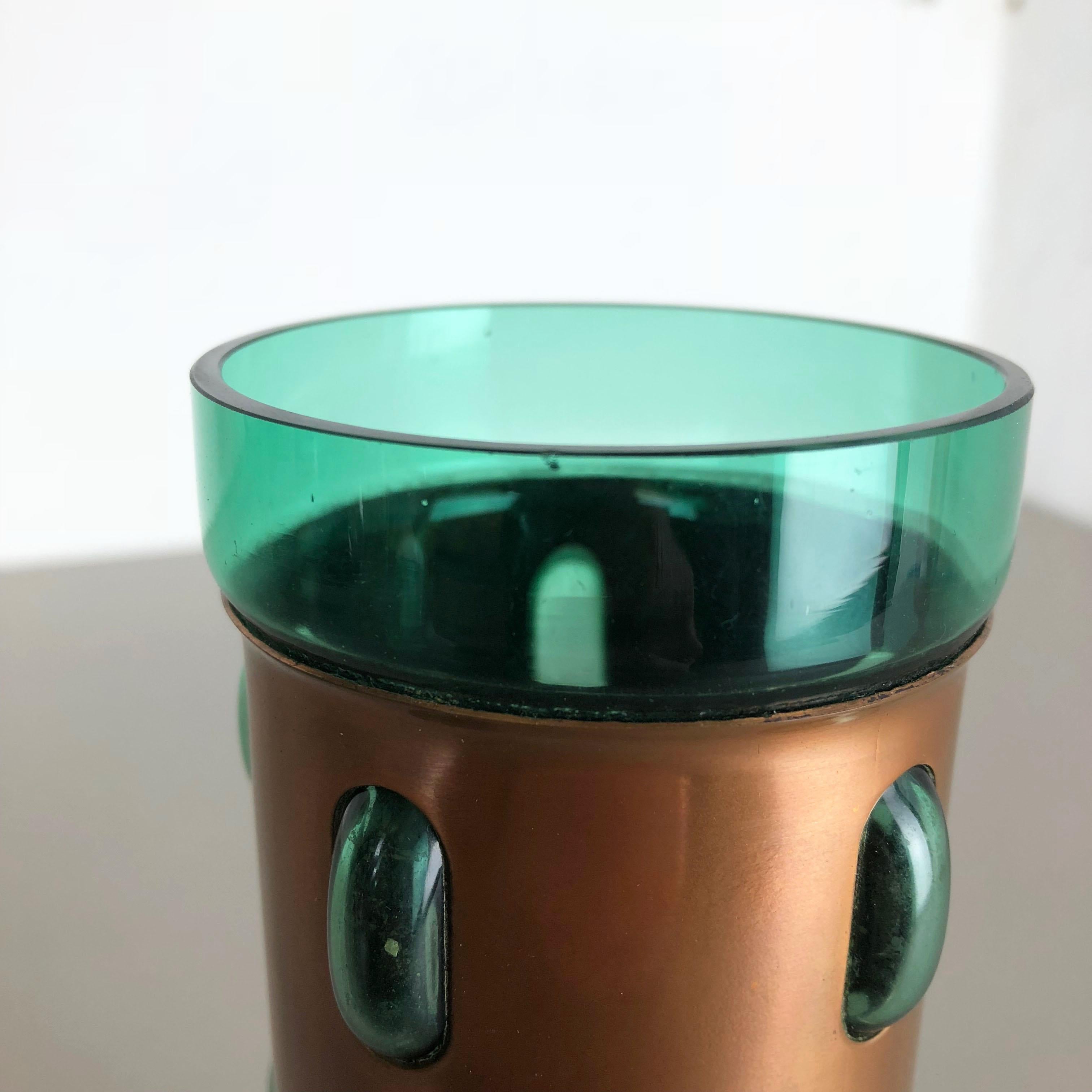 Cylindrical Vase in Green Glass and Copper by Nanny Still for RAAK, 1970s For Sale 6