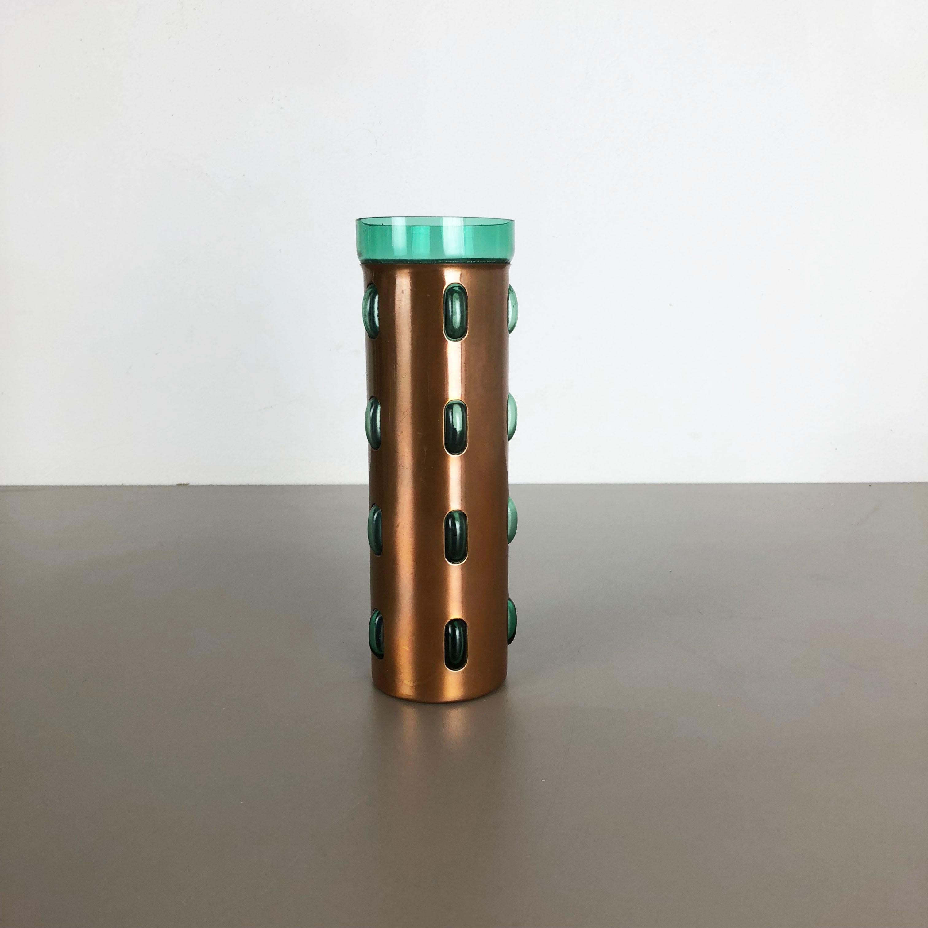 Mid-Century Modern Cylindrical Vase in Green Glass and Copper by Nanny Still for RAAK, 1970s For Sale