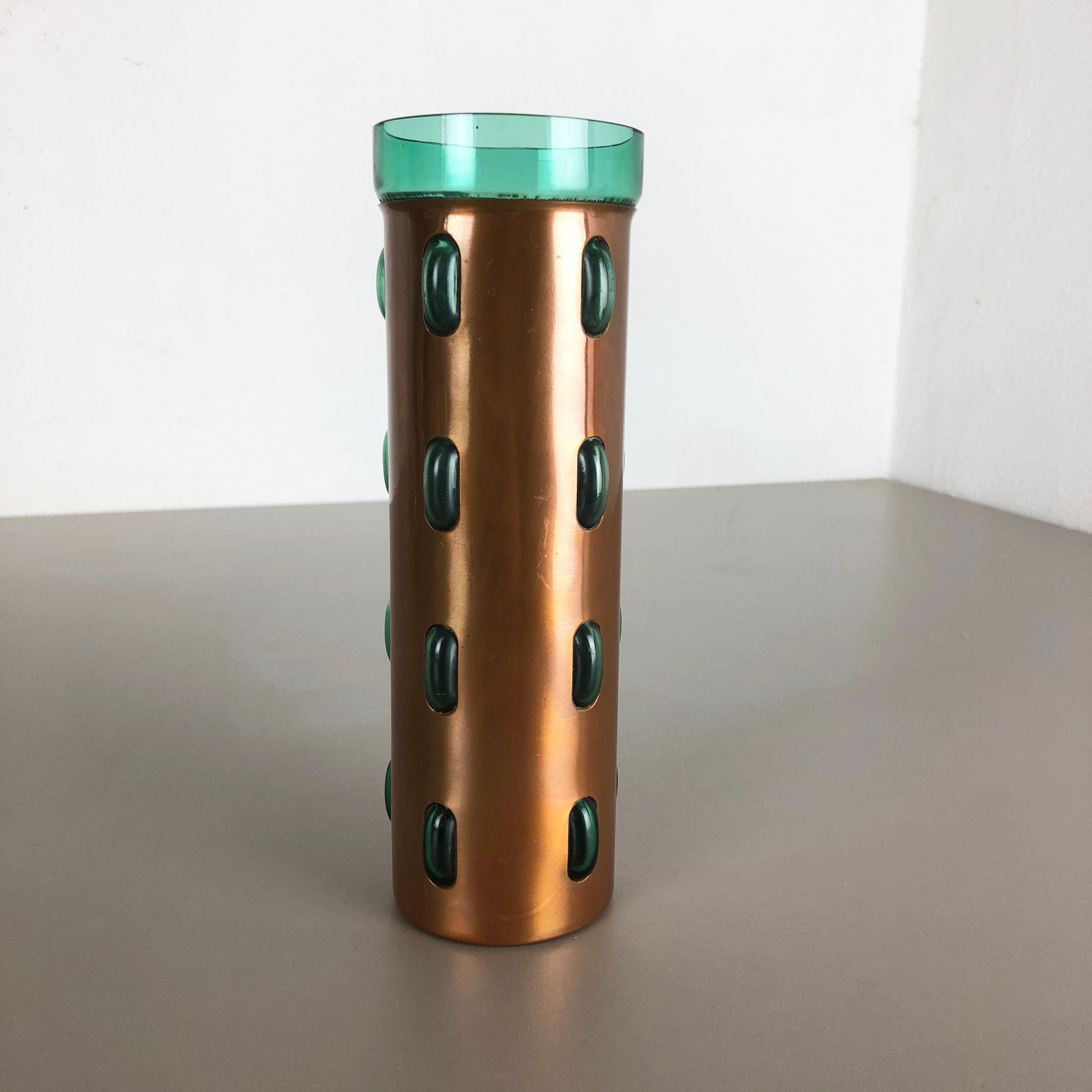 Dutch Cylindrical Vase in Green Glass and Copper by Nanny Still for RAAK, 1970s For Sale