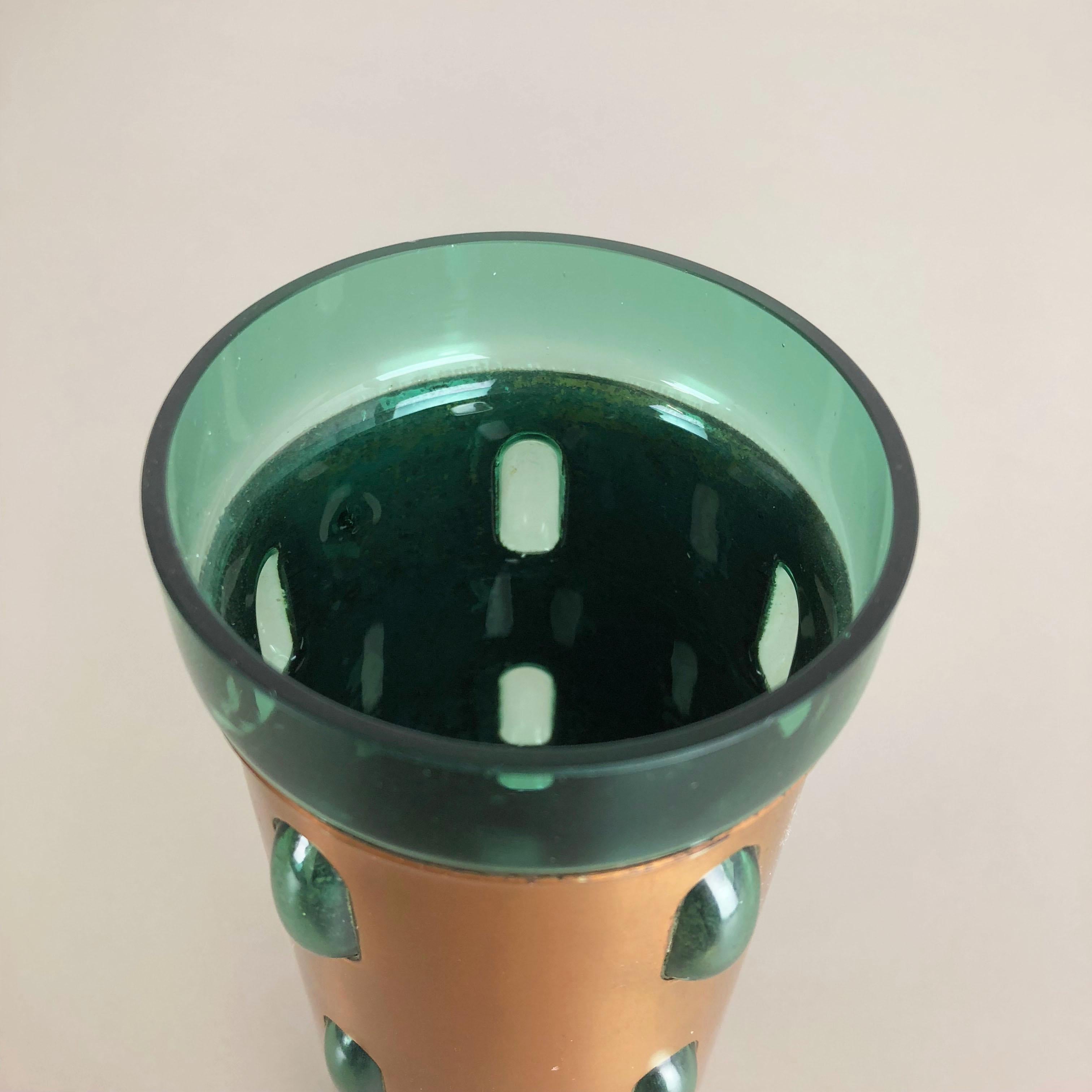 Cylindrical Vase in Green Glass and Copper by Nanny Still for RAAK, 1970s For Sale 3