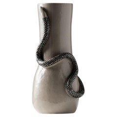 Cylindrical vase "Un serpent blanc" by Lohana Saby