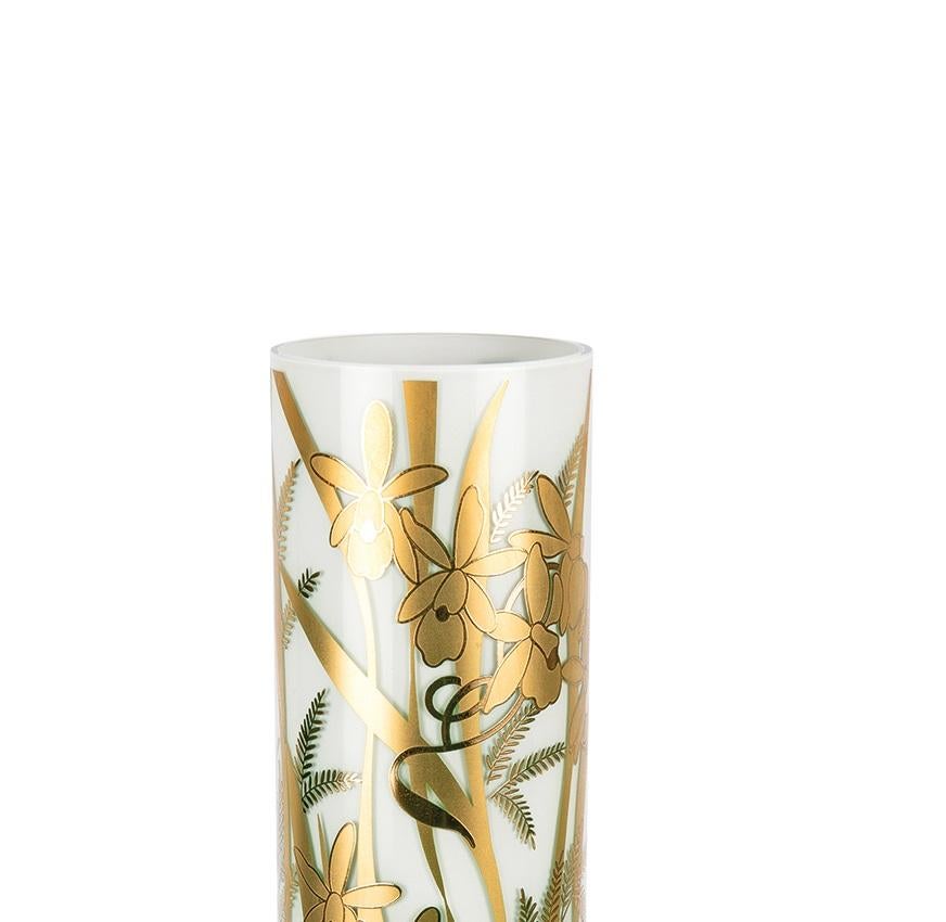 White cylindrical vases in hand blown glass, coated with three layers, cracked-off cold.
Decoration in hand silk-screen printing with shiny and mat 24-karat gold. Baked at 570°.
 