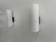 Paar zylindrische weiße Plexiglas-Wandleuchter, 1960er Jahre, Deutschland