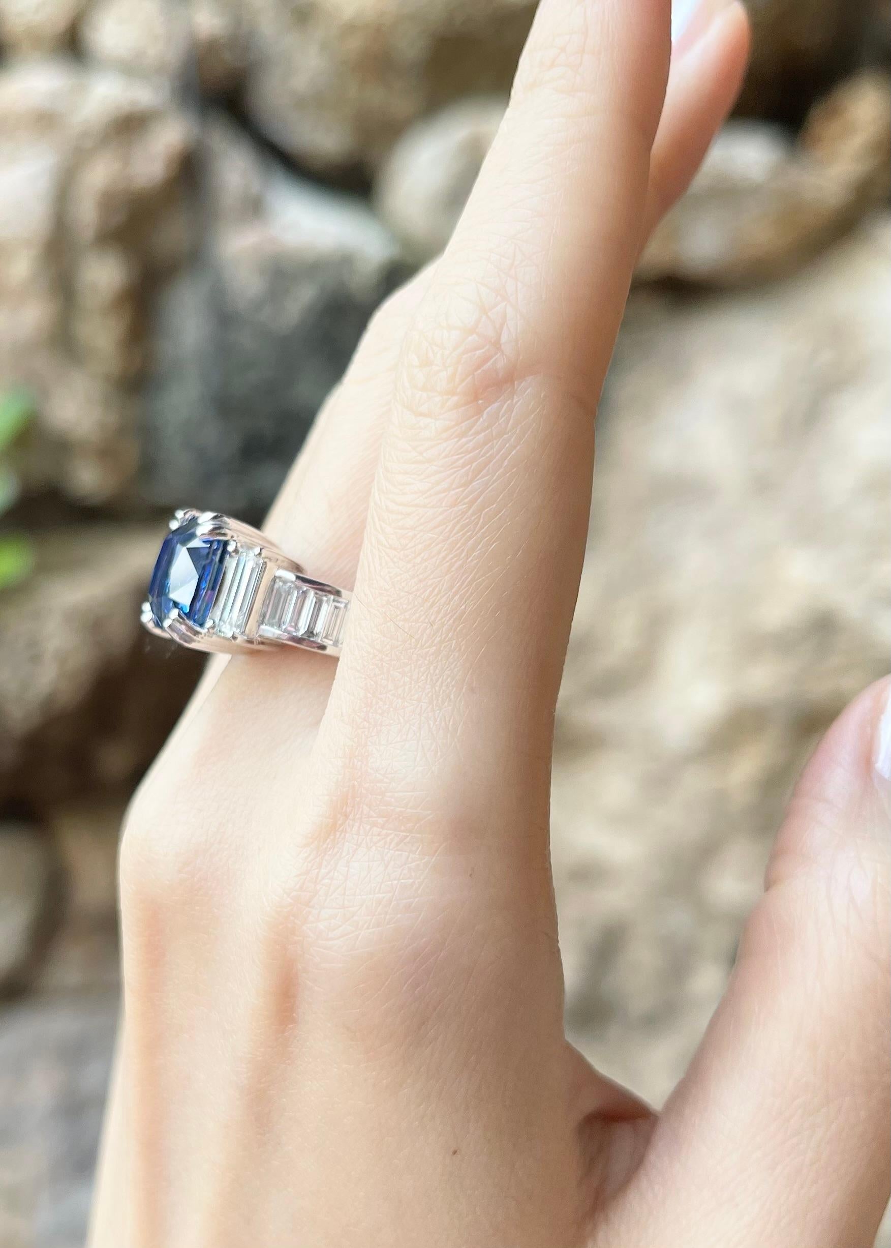 Zylonblauer Saphir mit Diamantring aus Platin 950 in Platinfassungen gefasst im Zustand „Neu“ im Angebot in Bangkok, TH