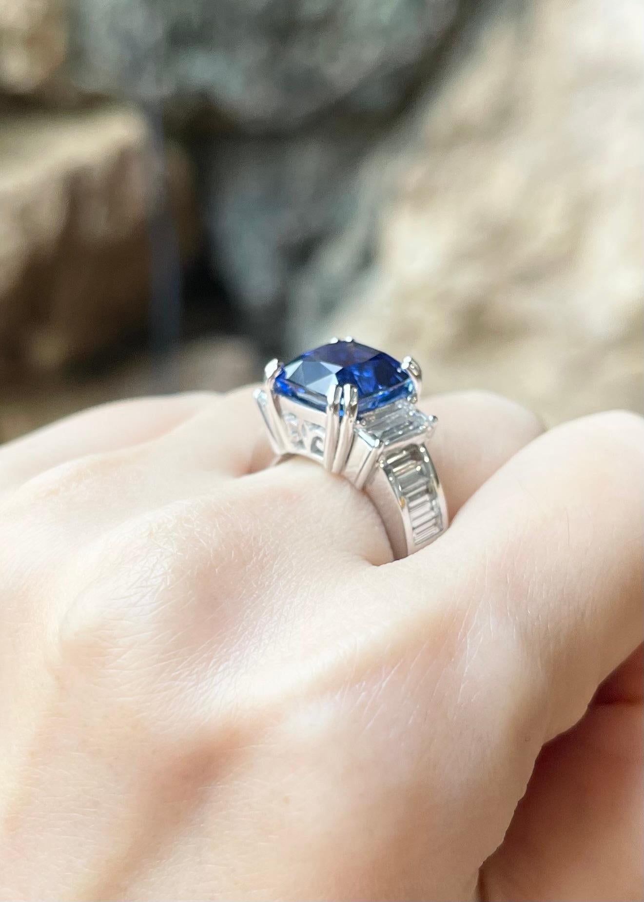 Zylonblauer Saphir mit Diamantring aus Platin 950 in Platinfassungen gefasst Damen im Angebot
