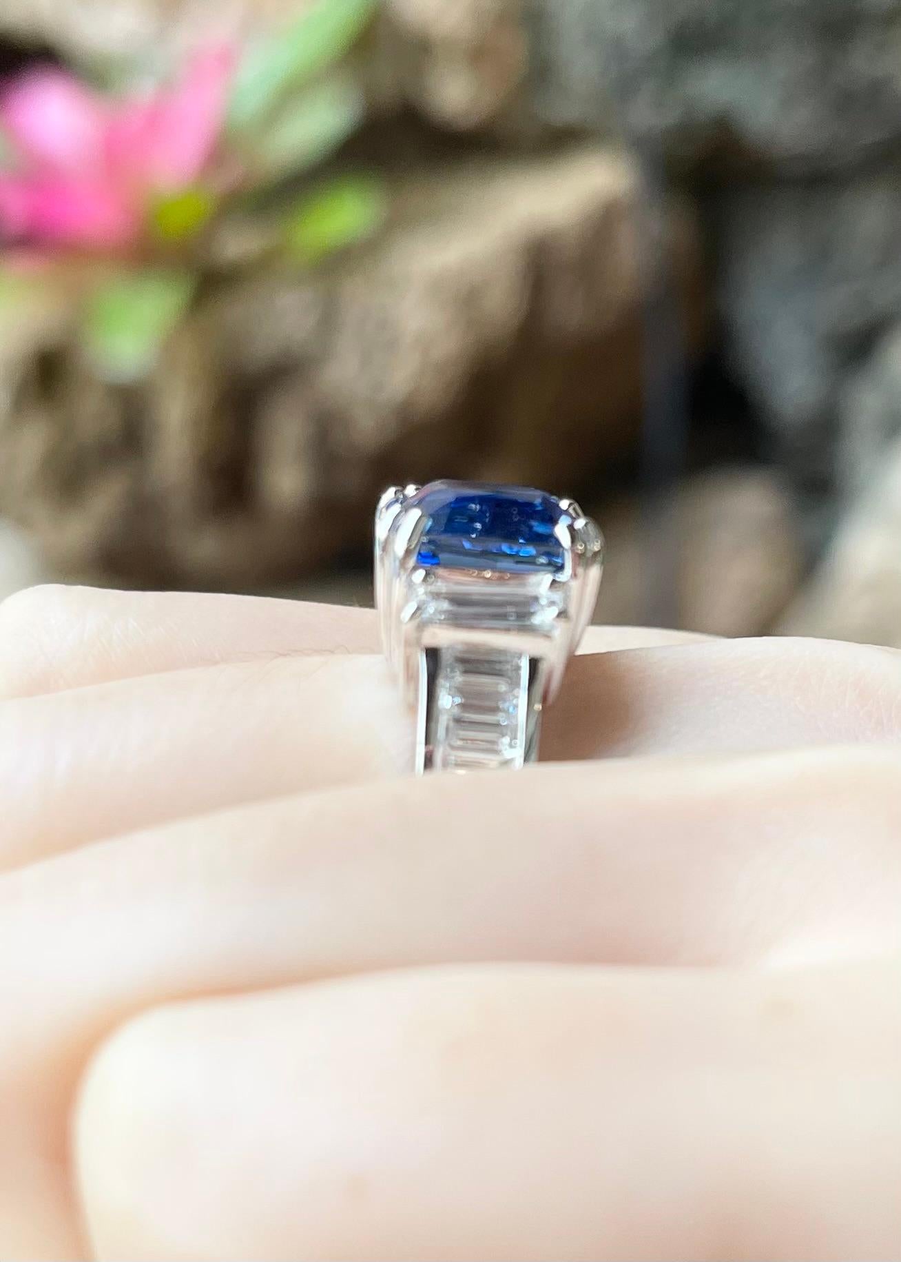 Zylonblauer Saphir mit Diamantring aus Platin 950 in Platinfassungen gefasst im Angebot 1