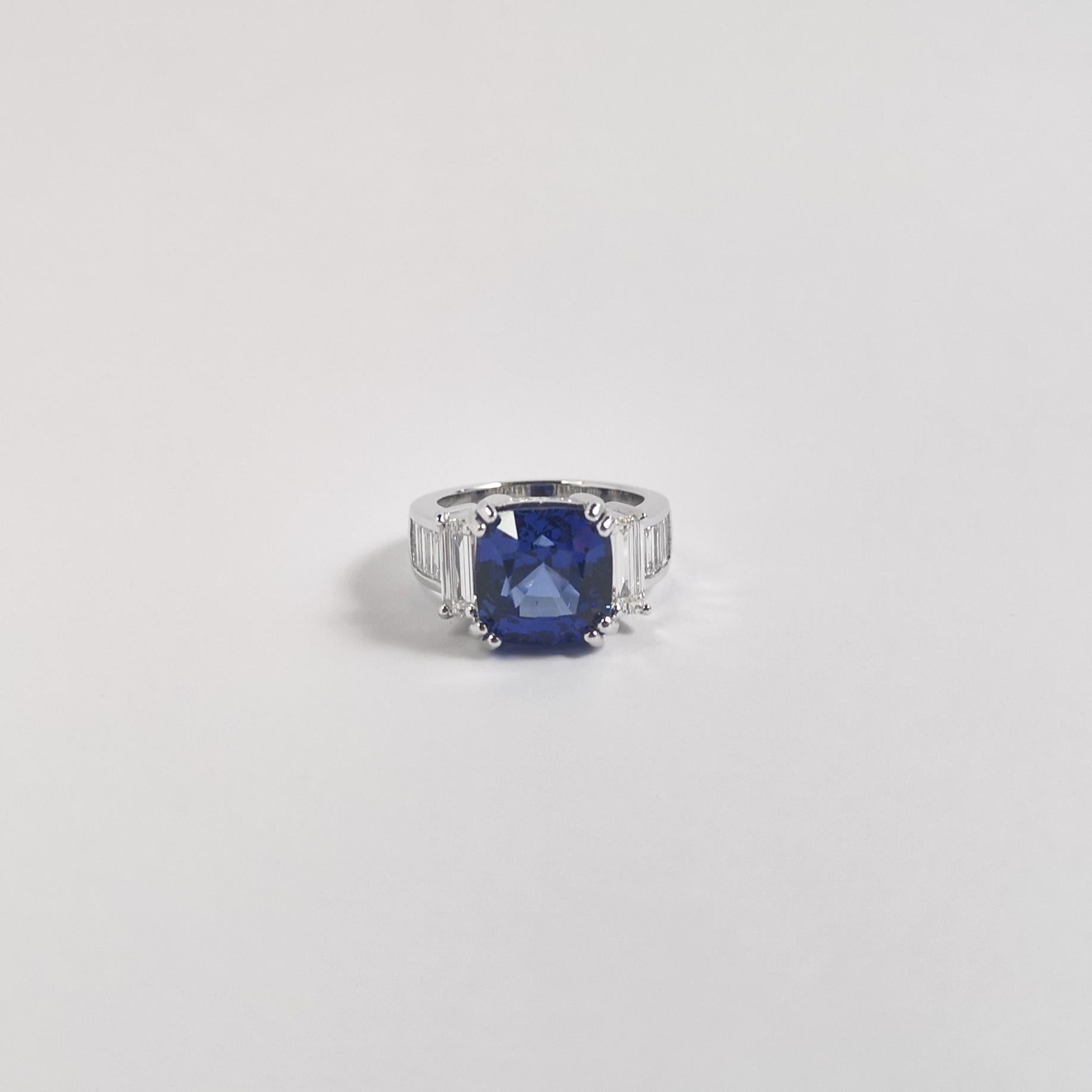 Zylonblauer Saphir mit Diamantring aus Platin 950 in Platinfassungen gefasst im Angebot 3